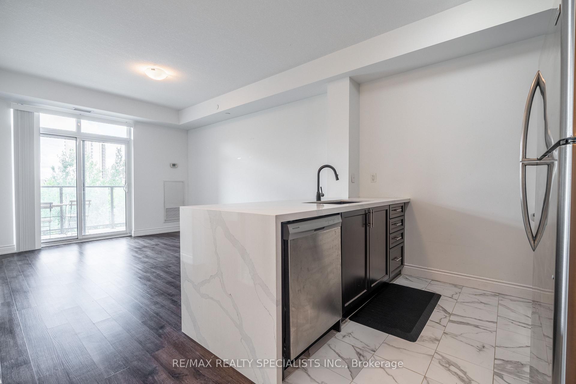 Photo 5 of Unit 321, 125 Shoreview Place, Hamilton, Stoney Creek — HOMEH