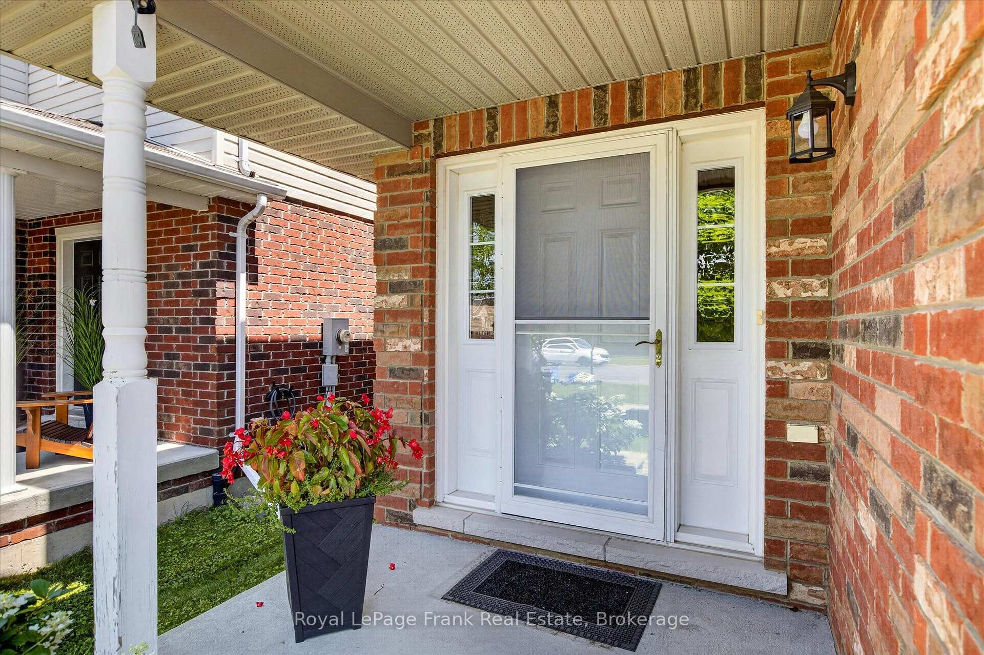 Photo 6 of 2305 Marsdale Drive, Peterborough, Ashburnham Ward 4 — HOMEH