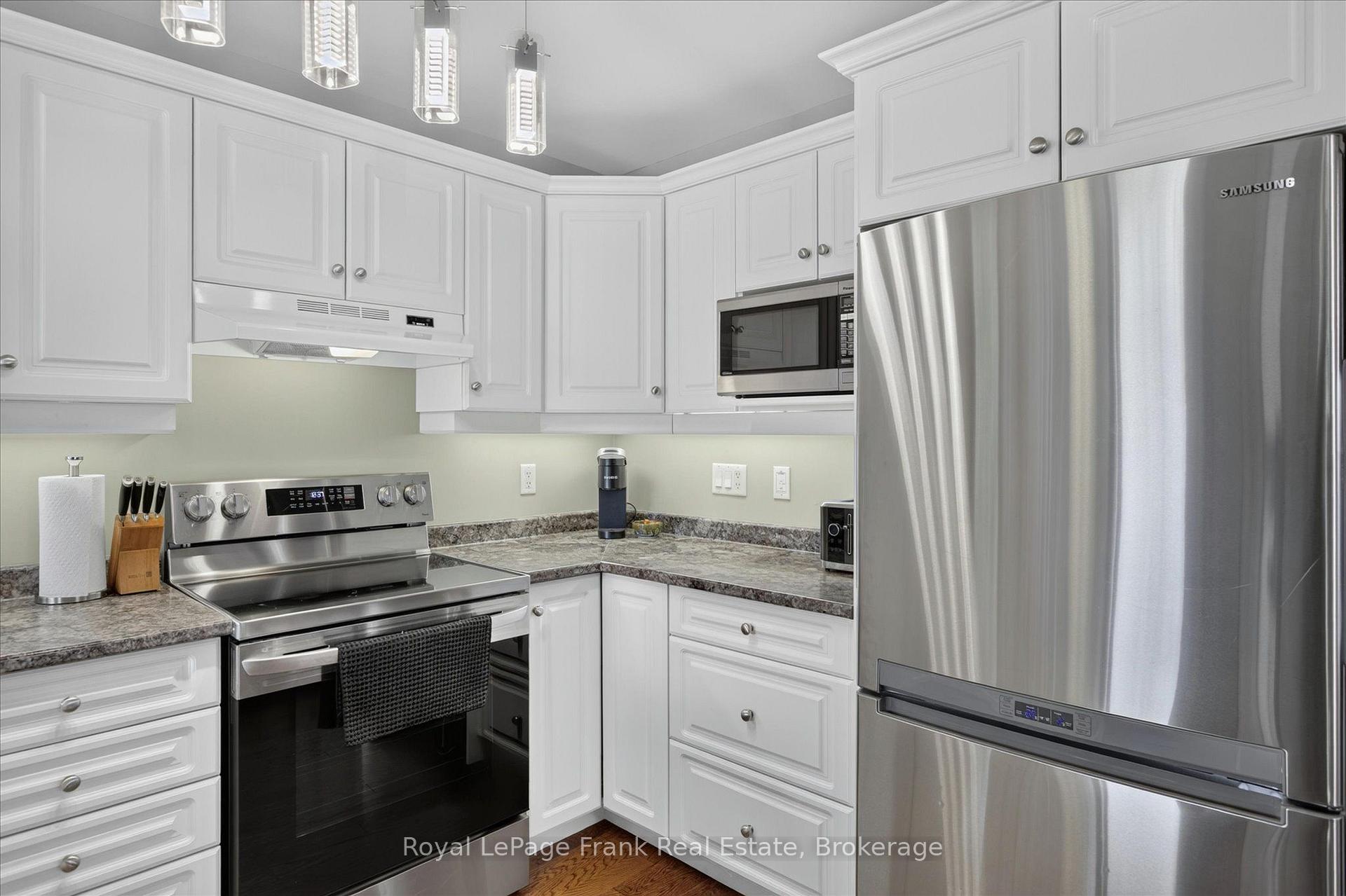Photo 15 of 2305 Marsdale Drive, Peterborough, Ashburnham Ward 4 — HOMEH
