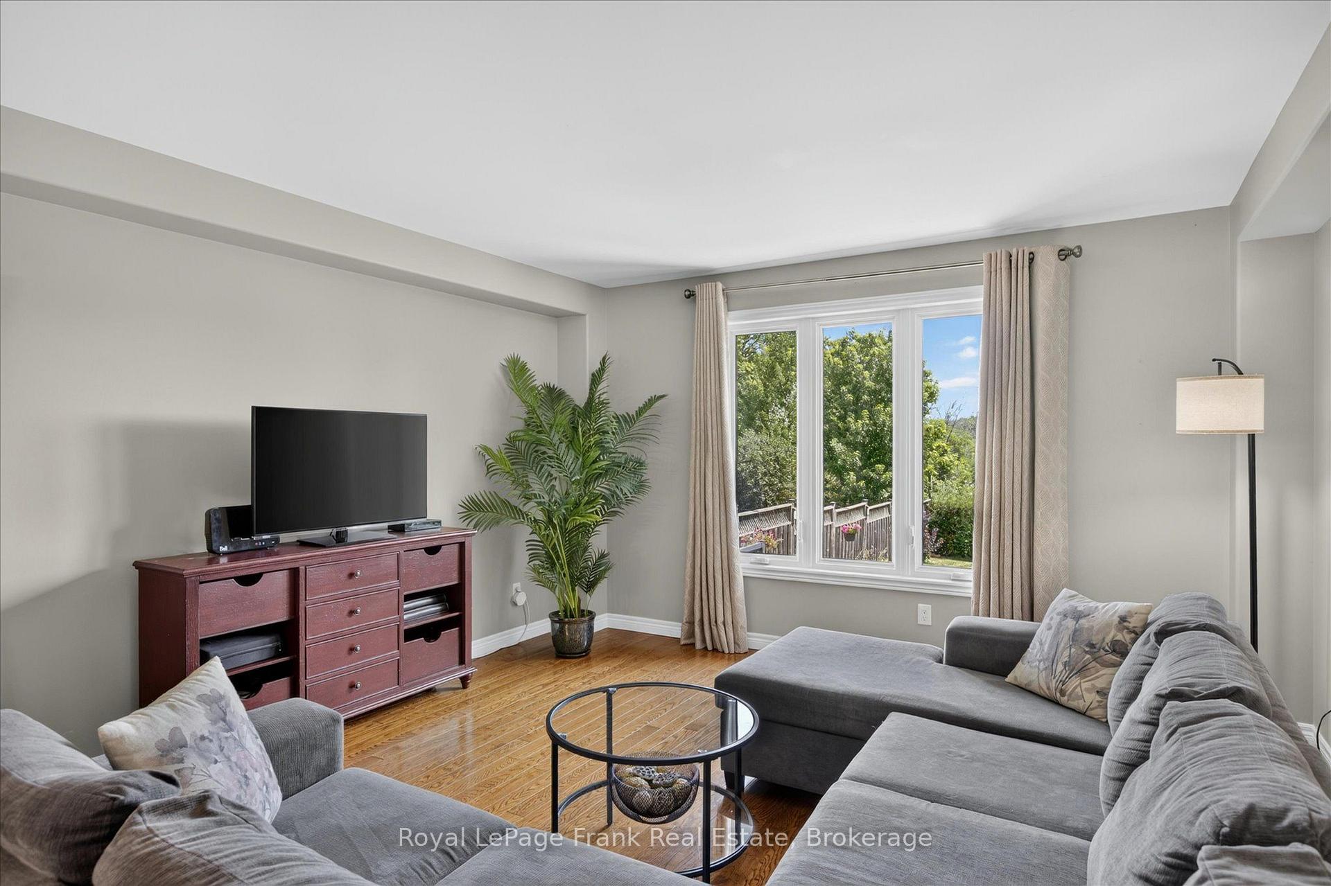 Photo 18 of 2305 Marsdale Drive, Peterborough, Ashburnham Ward 4 — HOMEH