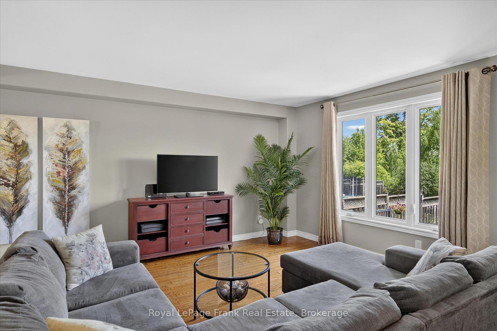 Photo 20 of 2305 Marsdale Drive, Peterborough, Ashburnham Ward 4 — HOMEH