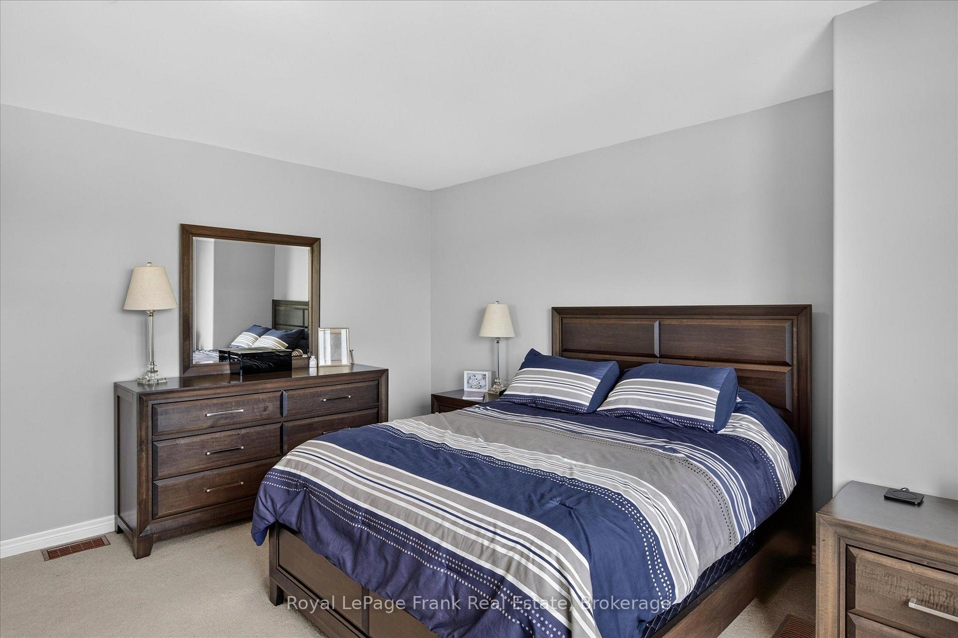 Photo 25 of 2305 Marsdale Drive, Peterborough, Ashburnham Ward 4 — HOMEH