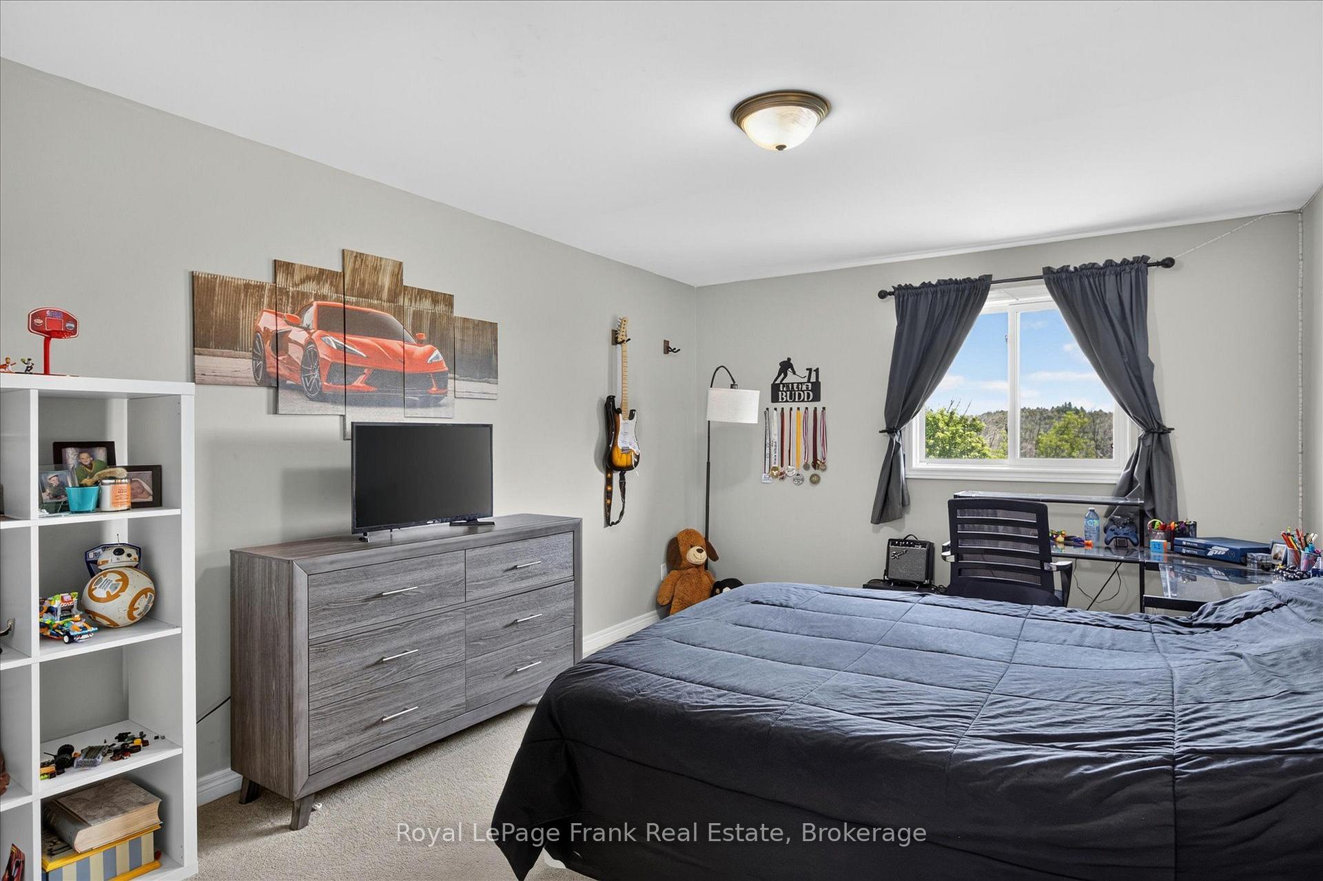 Photo 30 of 2305 Marsdale Drive, Peterborough, Ashburnham Ward 4 — HOMEH