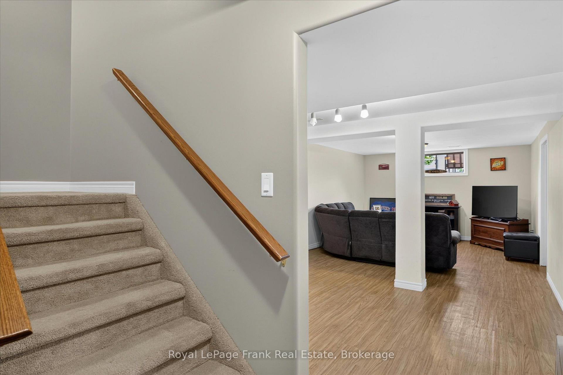 Photo 34 of 2305 Marsdale Drive, Peterborough, Ashburnham Ward 4 — HOMEH