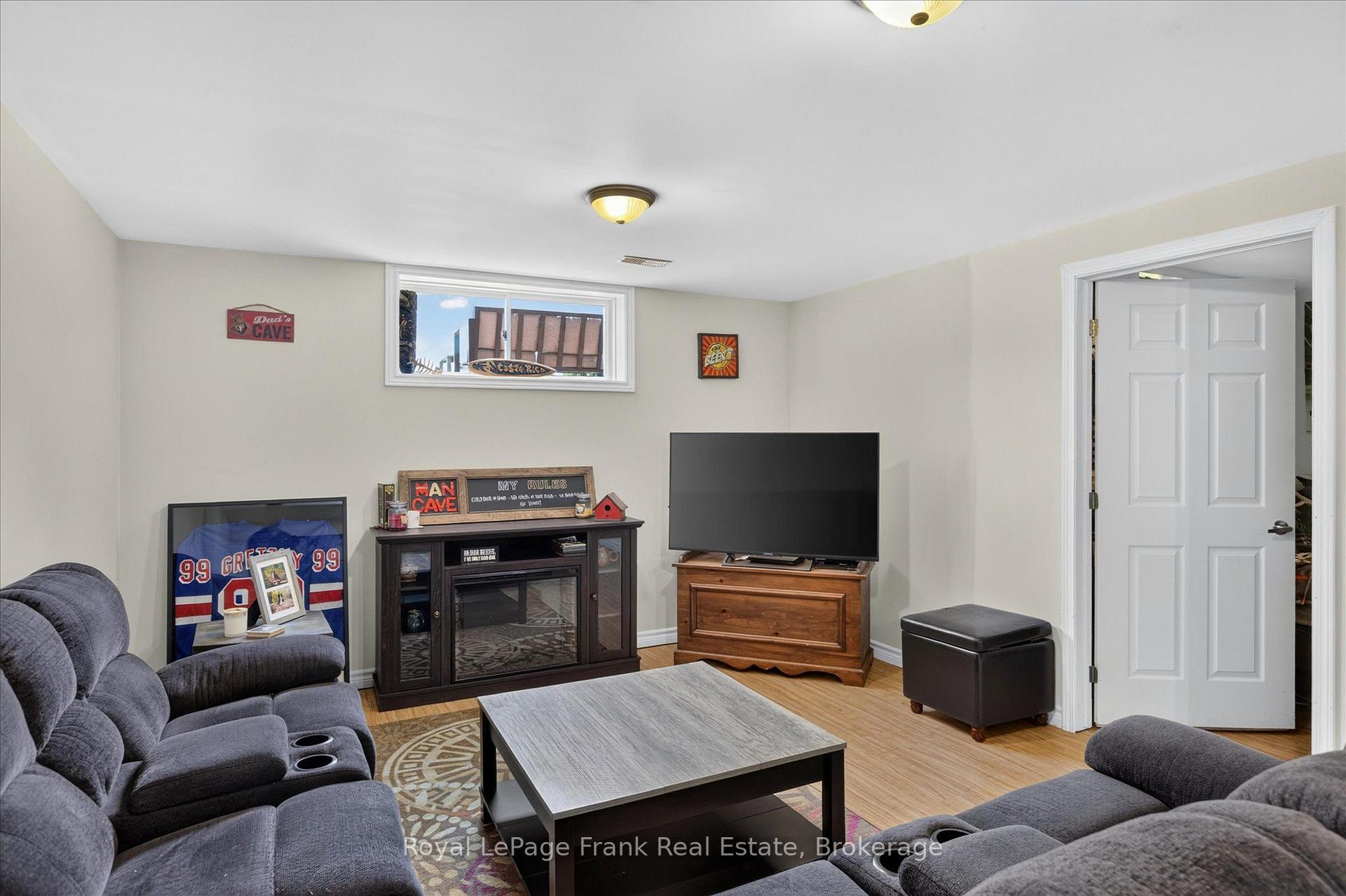 Photo 37 of 2305 Marsdale Drive, Peterborough, Ashburnham Ward 4 — HOMEH