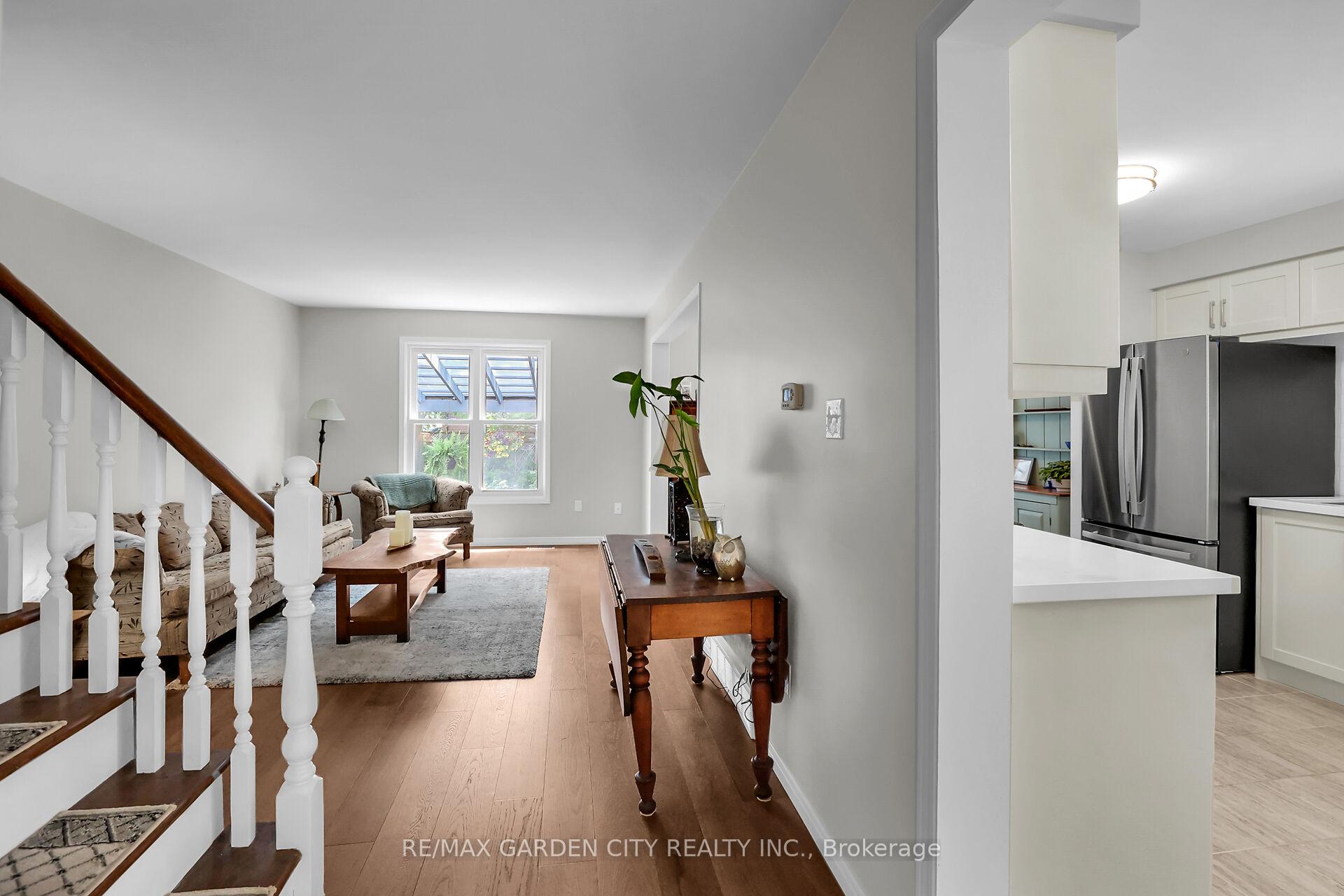 Photo 2 of 4542 Ivy Gardens Crescent, Lincoln, Beamsville — HOMEH