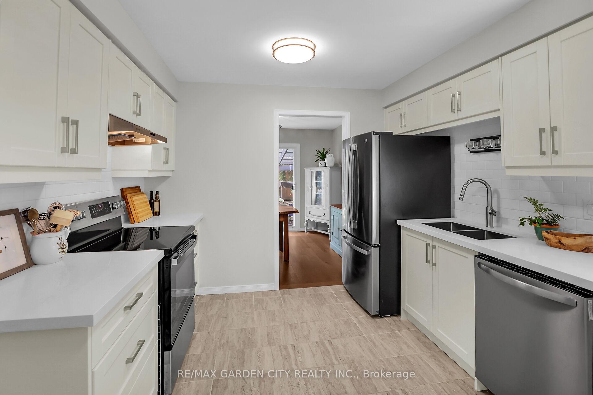 Photo 5 of 4542 Ivy Gardens Crescent, Lincoln, Beamsville — HOMEH
