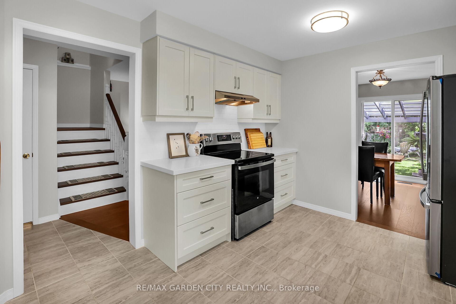 Photo 6 of 4542 Ivy Gardens Crescent, Lincoln, Beamsville — HOMEH