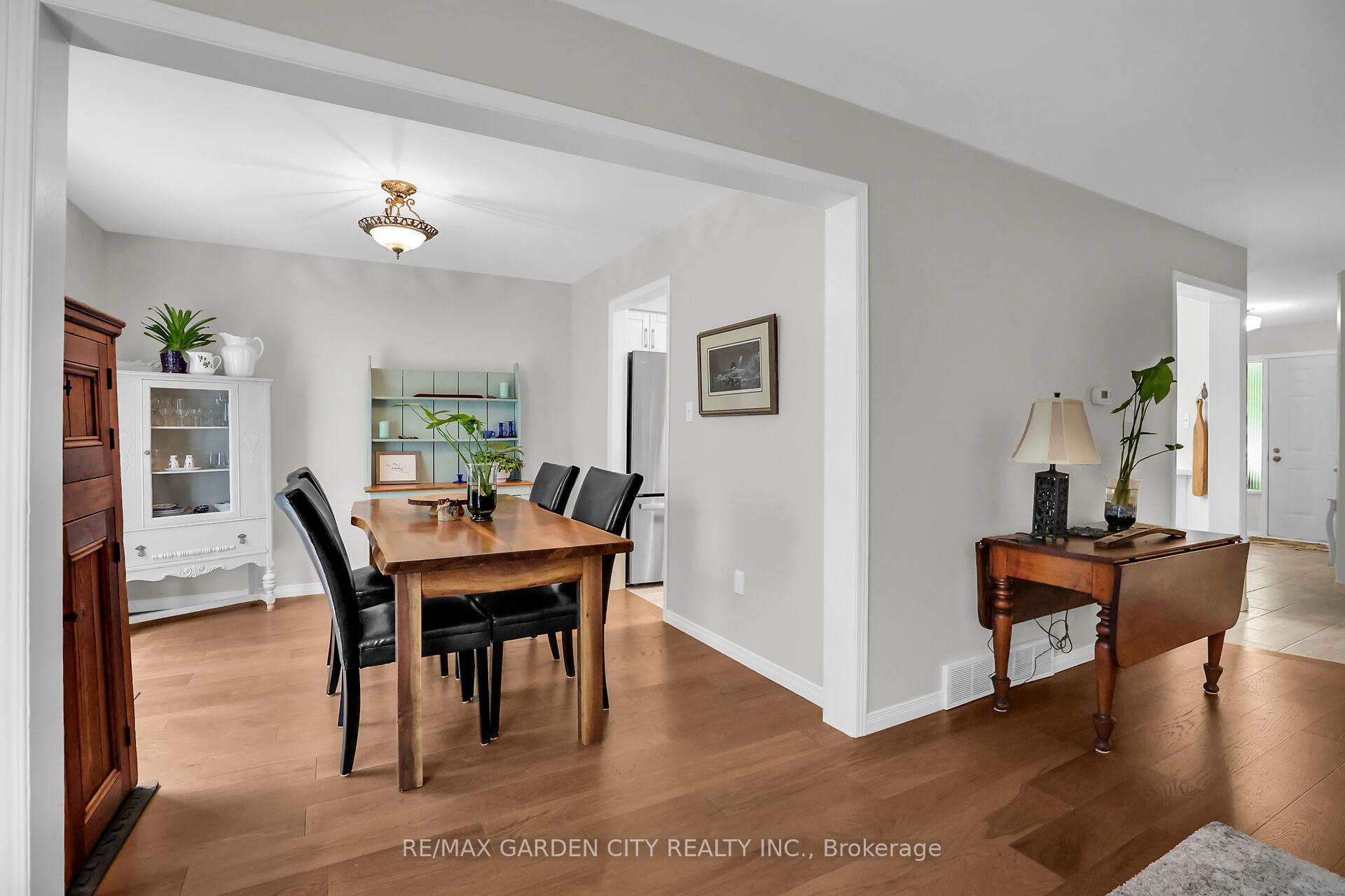 Photo 7 of 4542 Ivy Gardens Crescent, Lincoln, Beamsville — HOMEH
