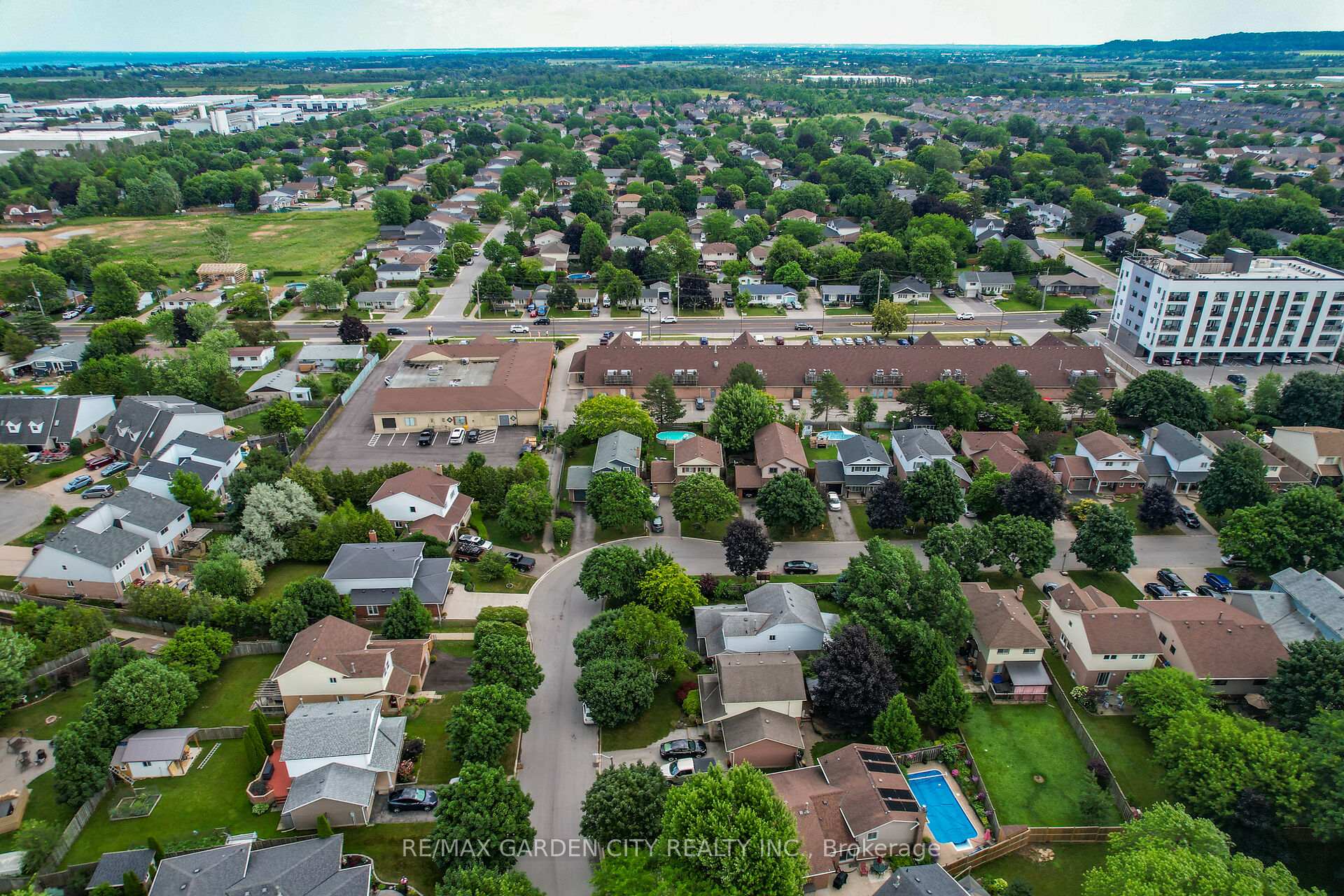 Photo 38 of 4542 Ivy Gardens Crescent, Lincoln, Beamsville — HOMEH