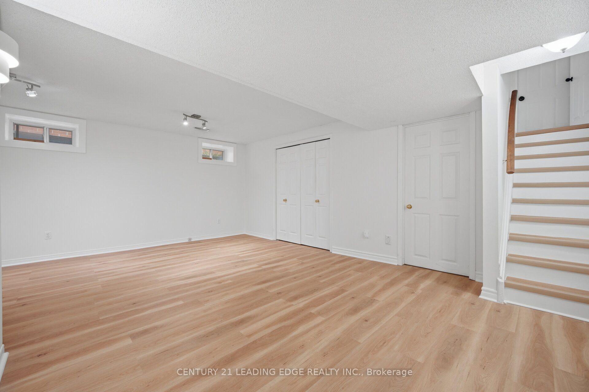 Photo 3 of 923 Redbird Crescent, Pickering, Liverpool — HOMEH