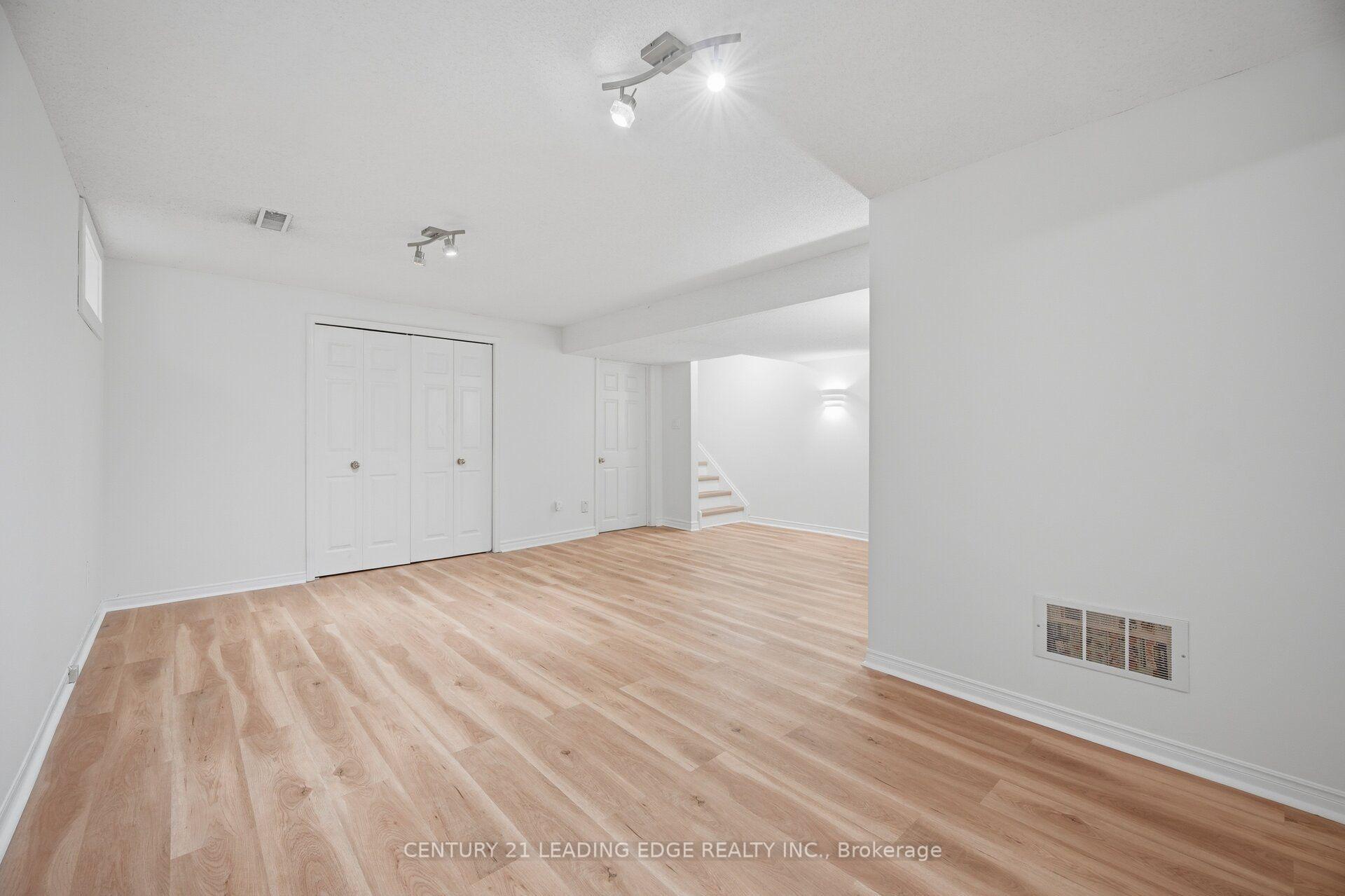 Photo 4 of 923 Redbird Crescent, Pickering, Liverpool — HOMEH