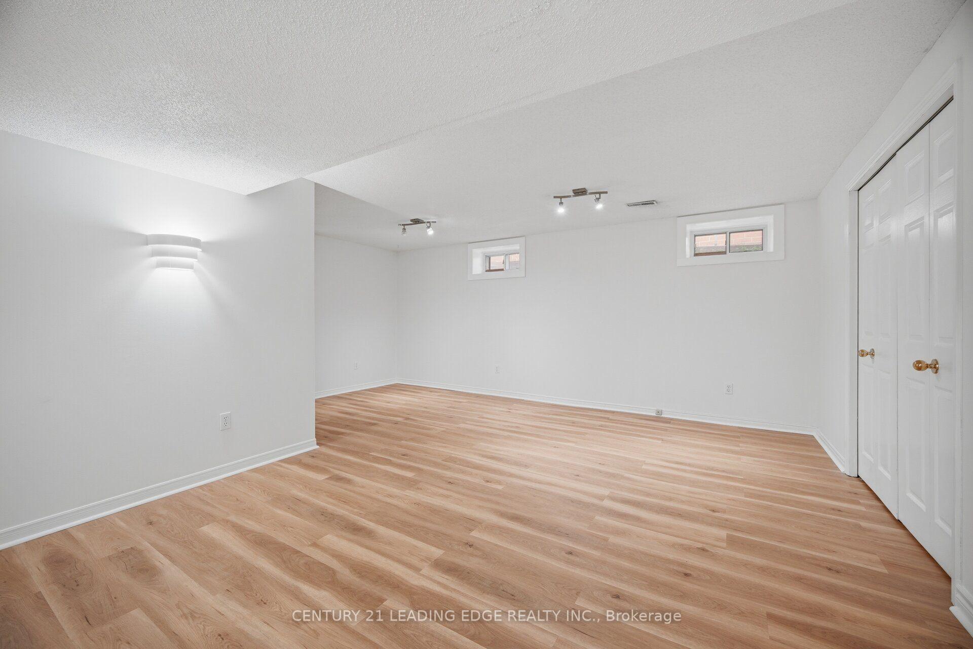 Photo 5 of 923 Redbird Crescent, Pickering, Liverpool — HOMEH