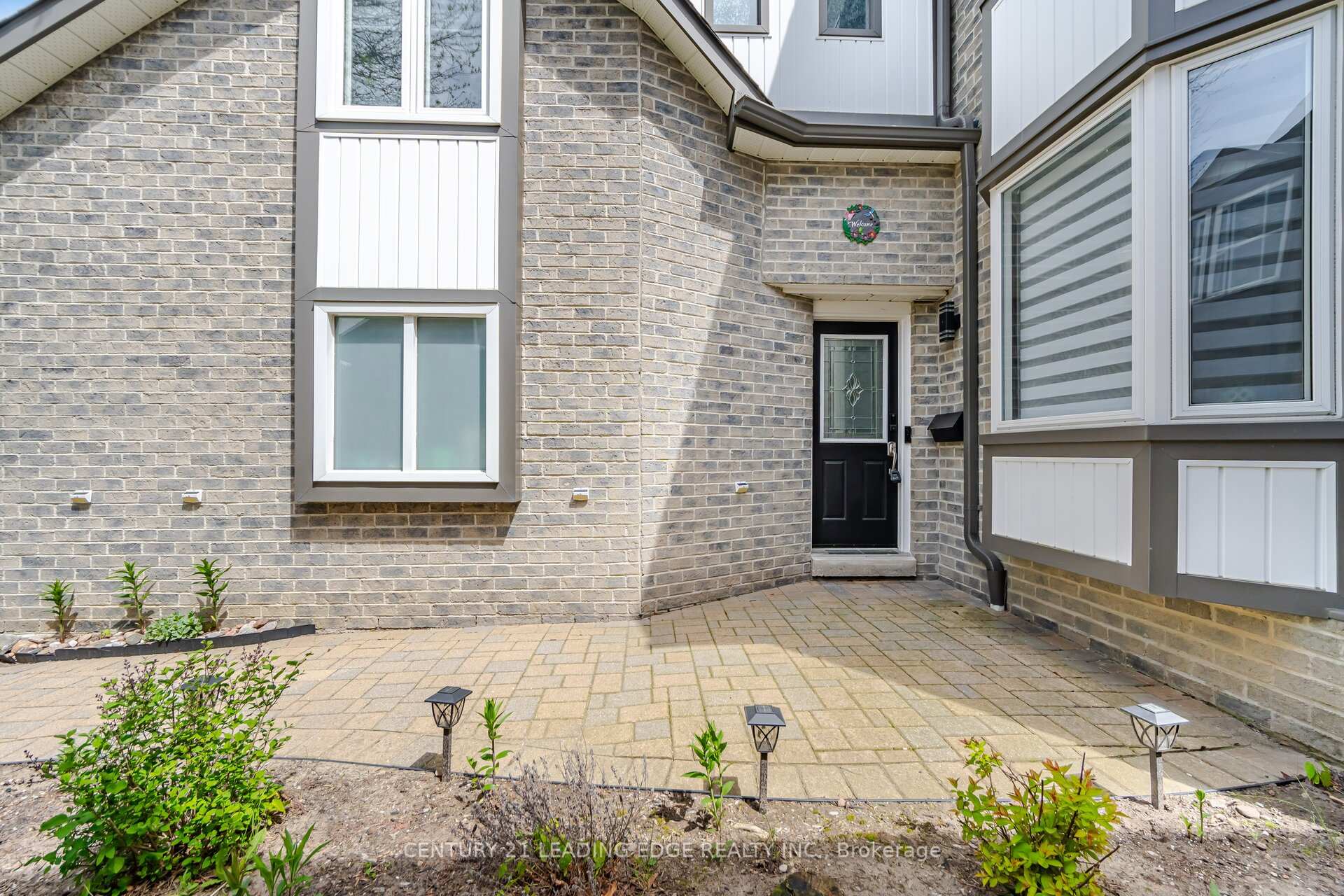 Photo 2 of 923 Redbird Crescent, Pickering, Liverpool — HOMEH