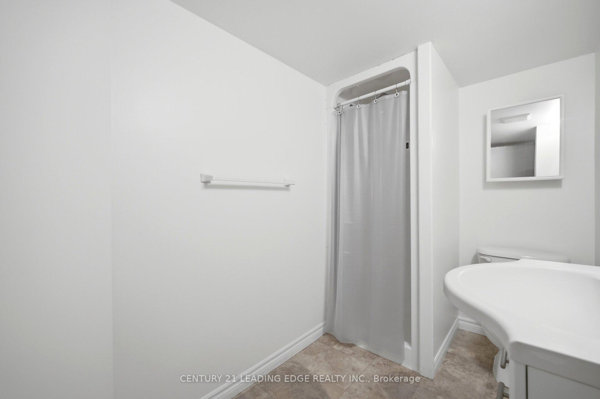 Photo 39 of 923 Redbird Crescent, Pickering, Liverpool — HOMEH