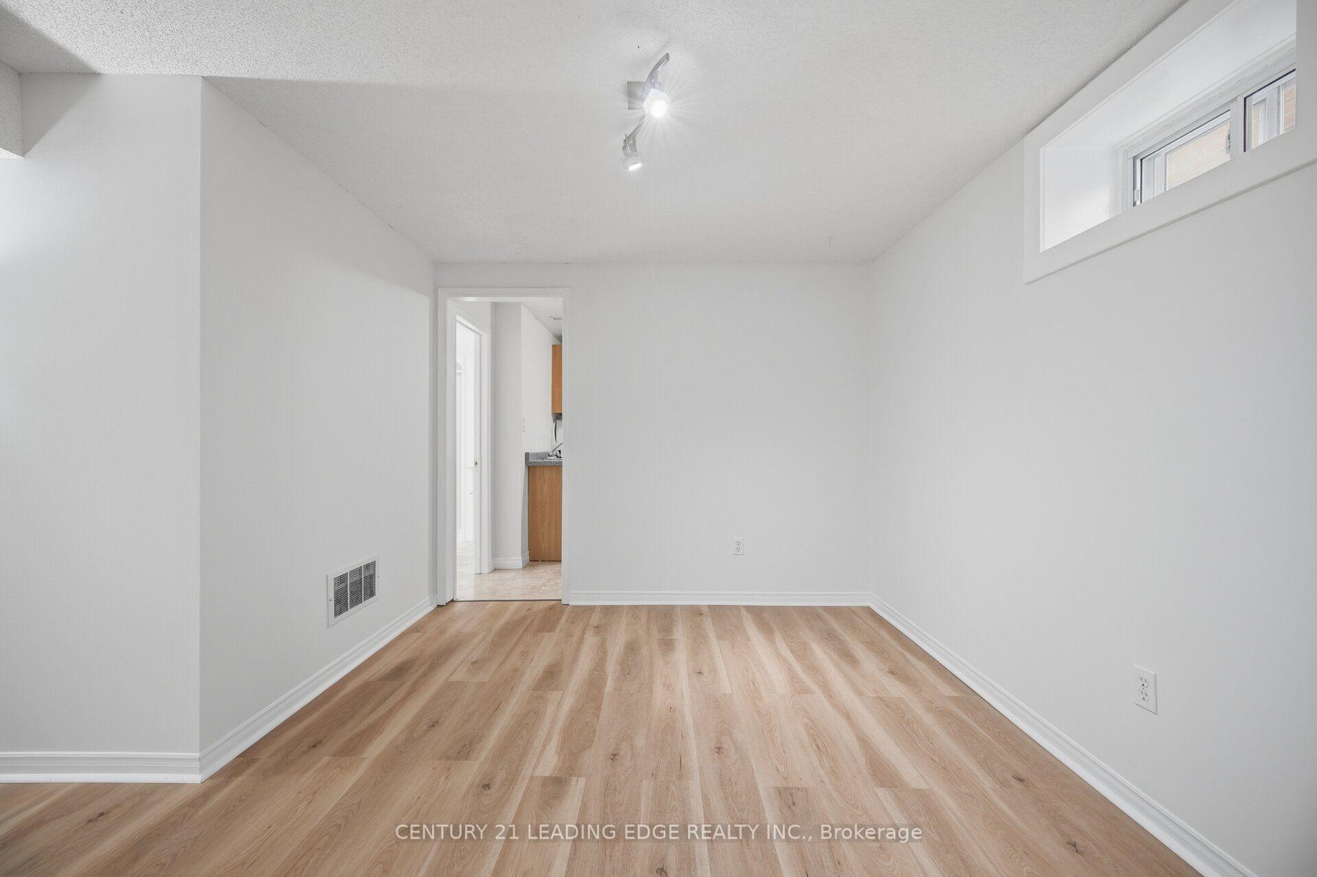 Photo 6 of 923 Redbird Crescent, Pickering, Liverpool — HOMEH