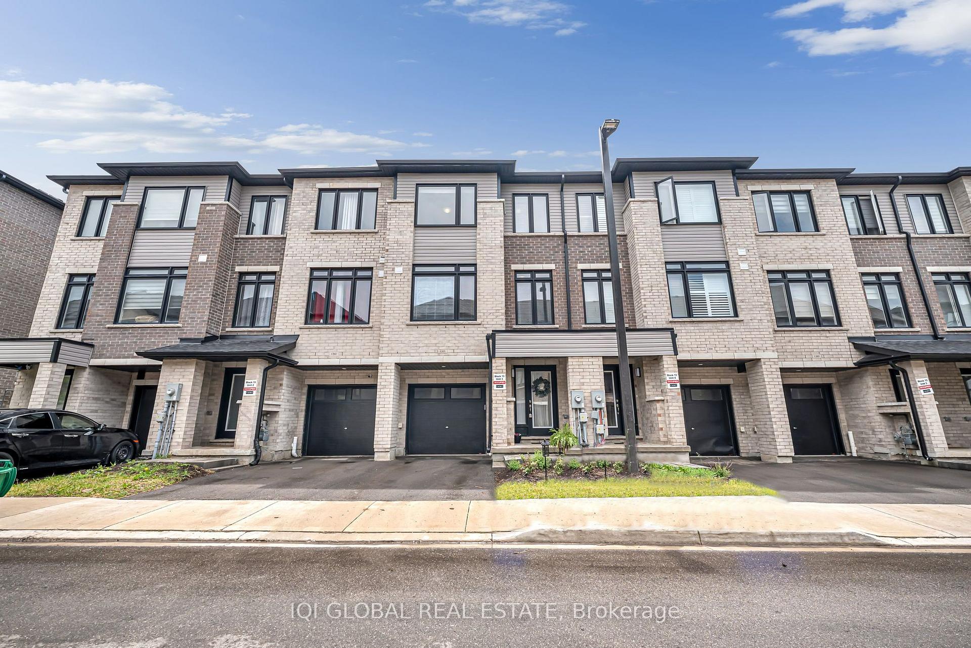 Front of Unit 1303, 585 Colborne Street