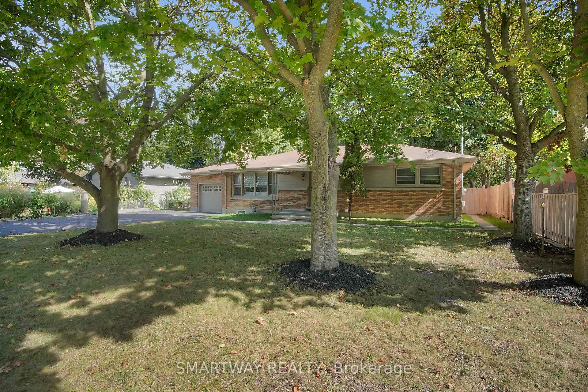 Photo 2 of 633 Donegal Drive, London, North P — HOMEH