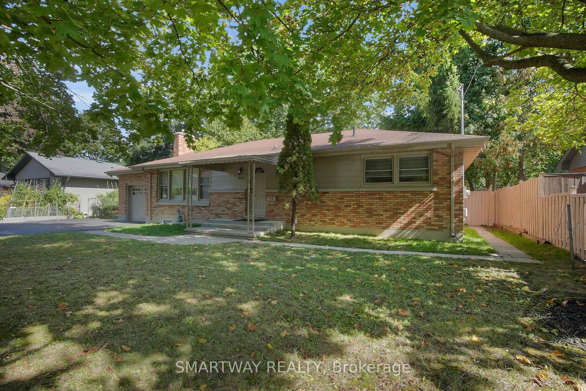 Photo 3 of 633 Donegal Drive, London, North P — HOMEH