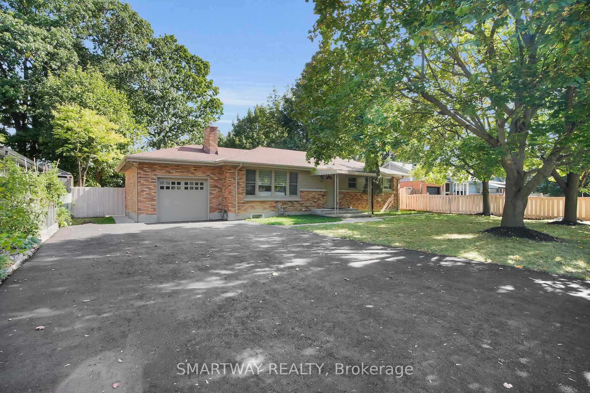 Photo 4 of 633 Donegal Drive, London, North P — HOMEH