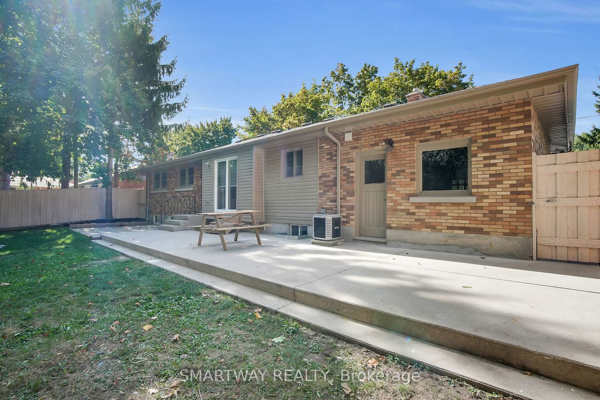 Photo 40 of 633 Donegal Drive, London, North P — HOMEH