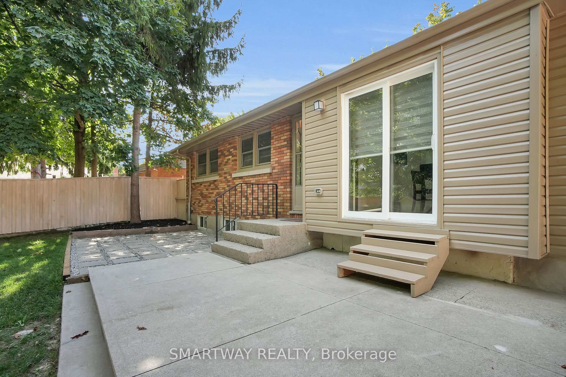 Photo 41 of 633 Donegal Drive, London, North P — HOMEH