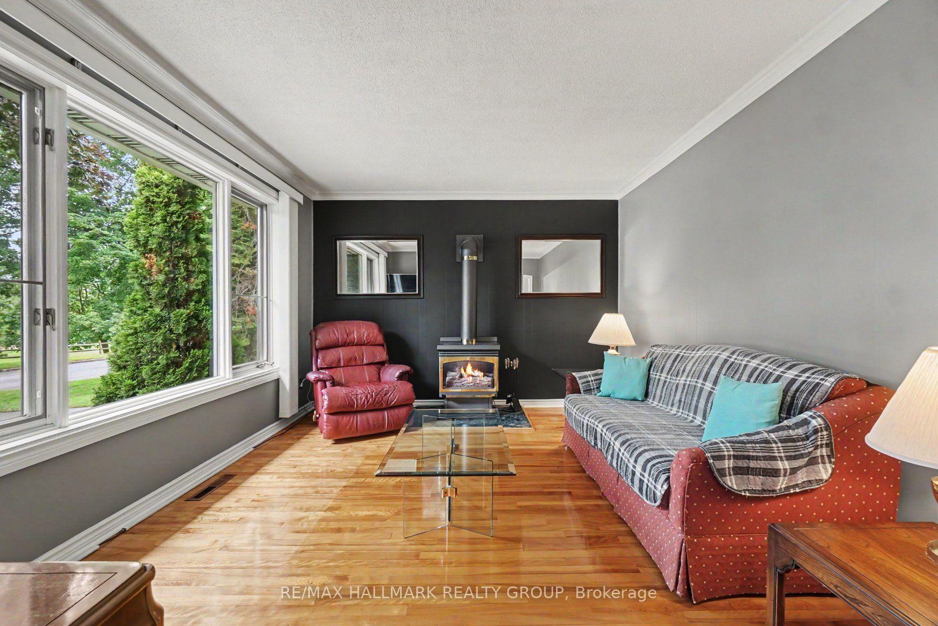 Photo 3 of 1839 Hutton Avenue, Ottawa, Elmvale Acres — HOMEH