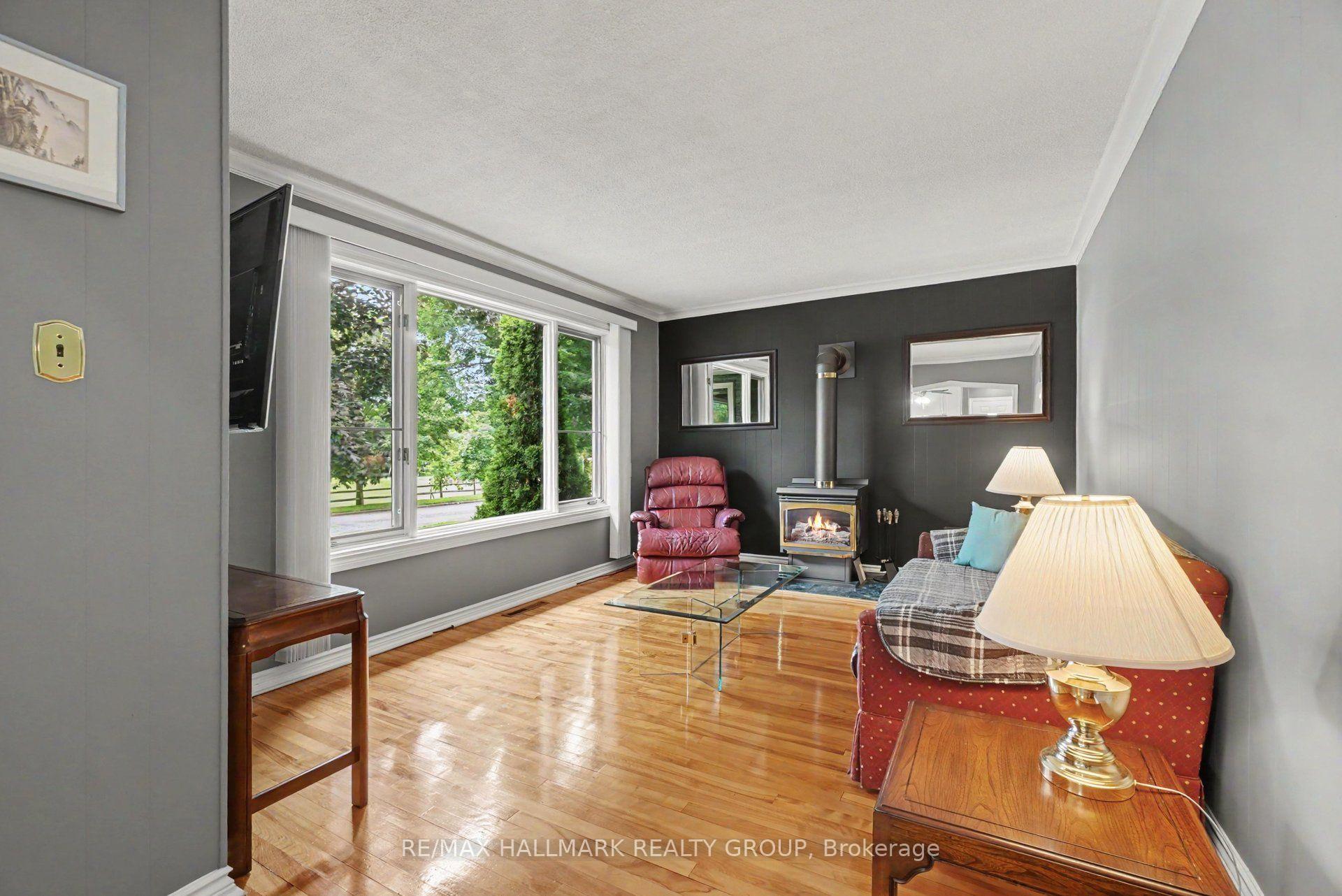 Photo 5 of 1839 Hutton Avenue, Ottawa, Elmvale Acres — HOMEH