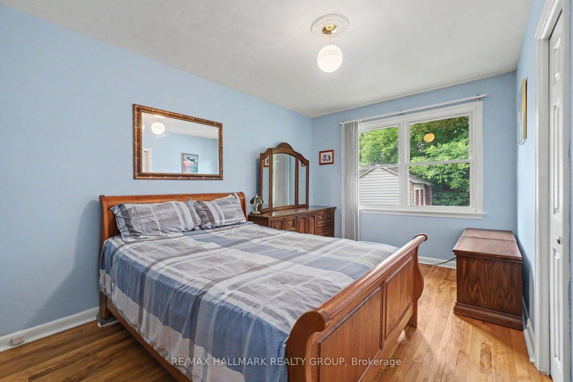 Photo 15 of 1839 Hutton Avenue, Ottawa, Elmvale Acres — HOMEH