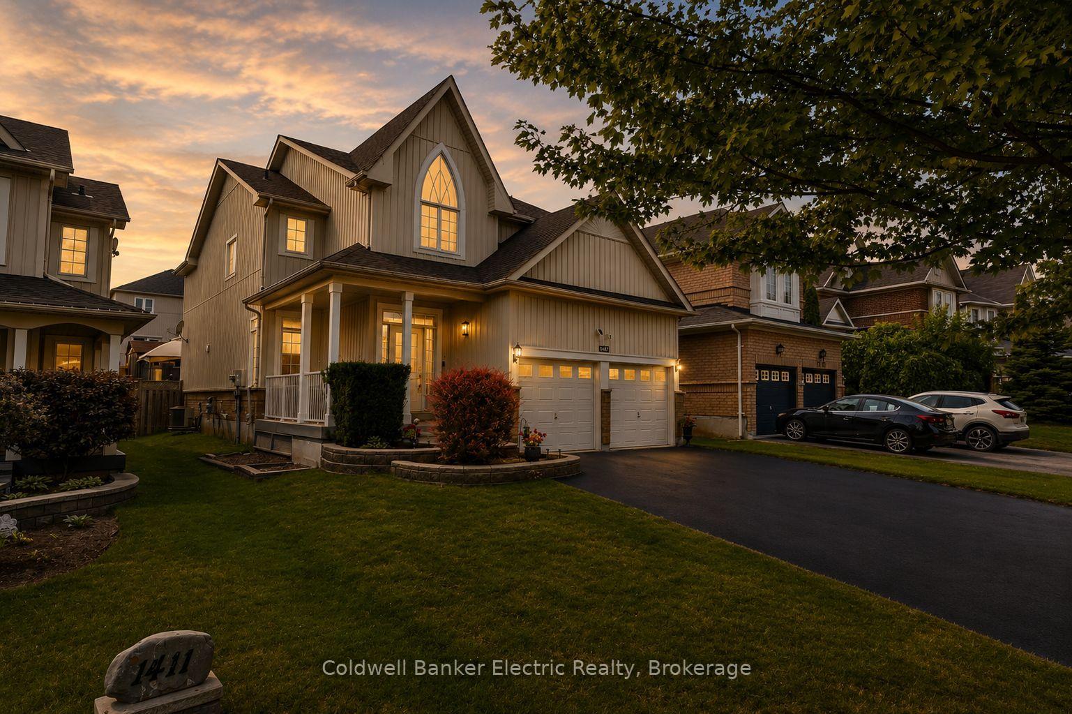 Front of 1407 Ashgrove Crescent