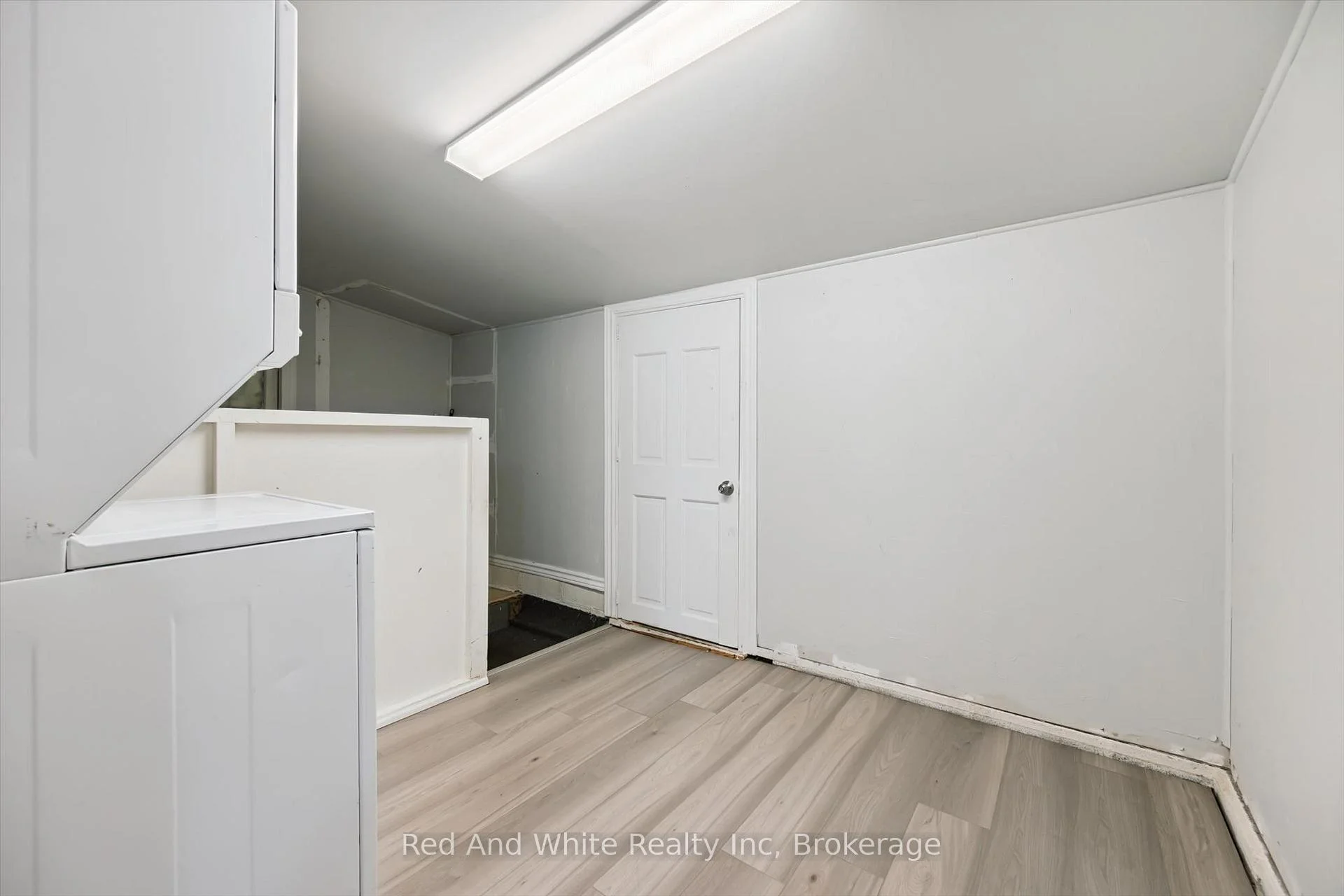 Photo 11 of 1267 Hamilton Street, Cambridge, Preston South — HOMEH
