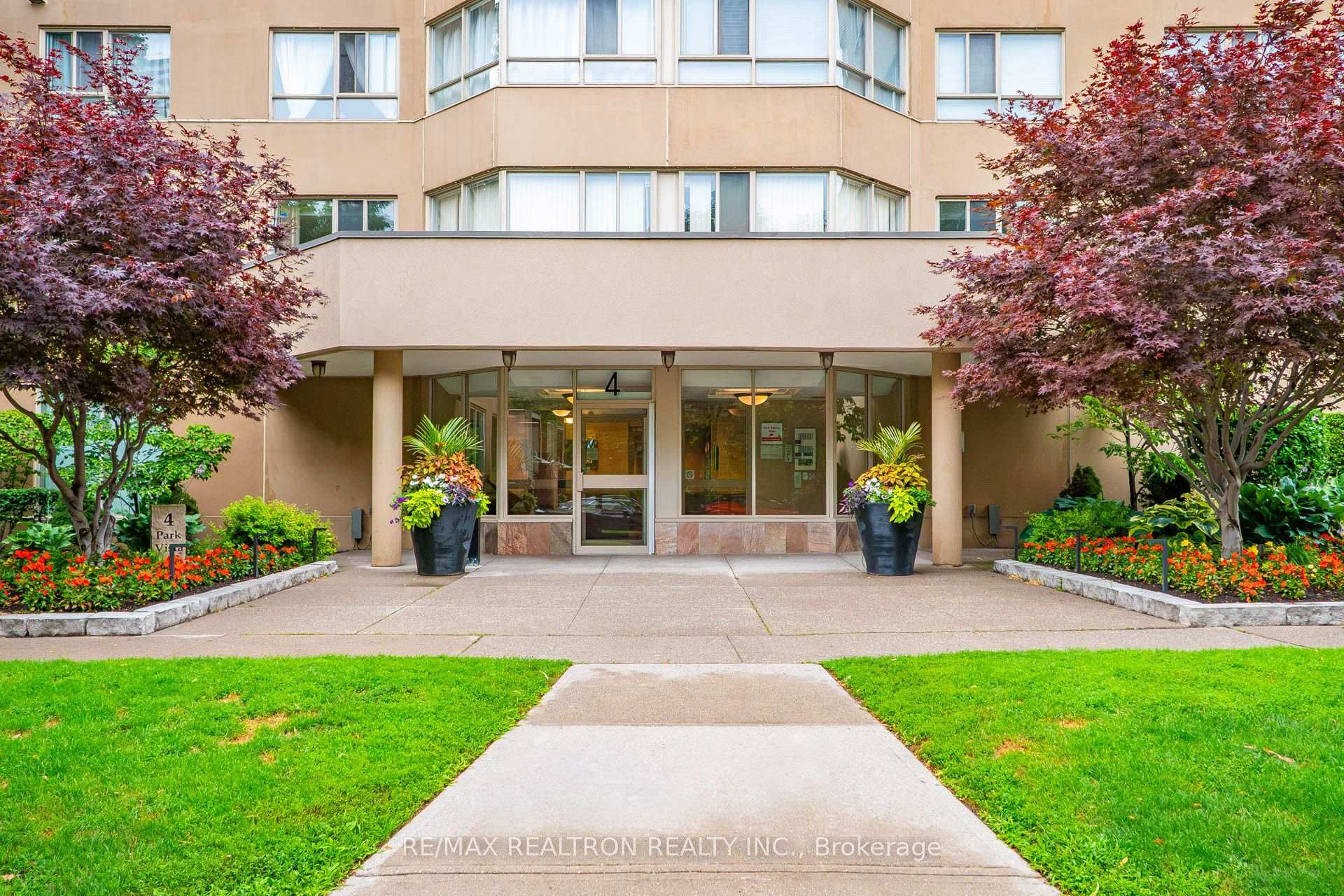 Photo 2 of Unit 604, 4 Park VISTA Crescent, Toronto, O'Connor-Parkview — HOMEH