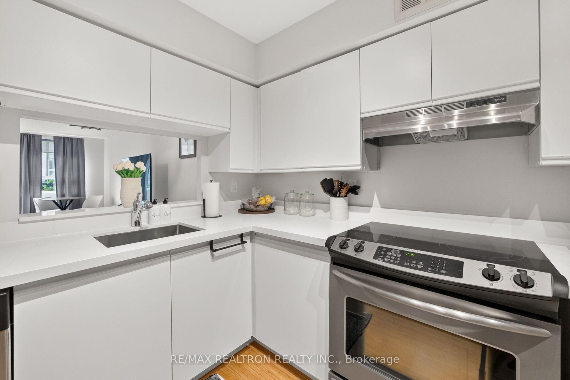 Photo 9 of Unit 604, 4 Park VISTA Crescent, Toronto, O'Connor-Parkview — HOMEH