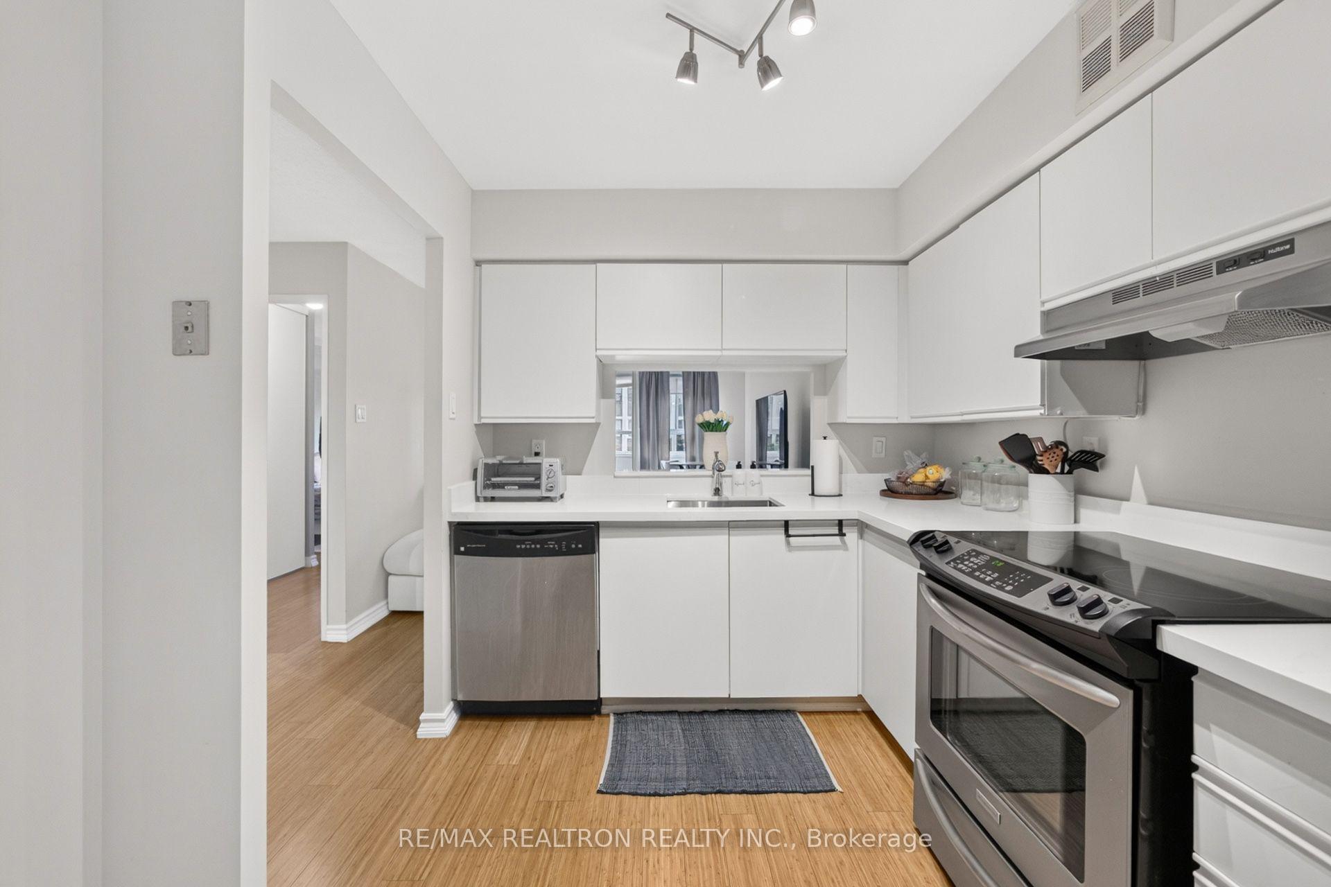 Photo 10 of Unit 604, 4 Park VISTA Crescent, Toronto, O'Connor-Parkview — HOMEH