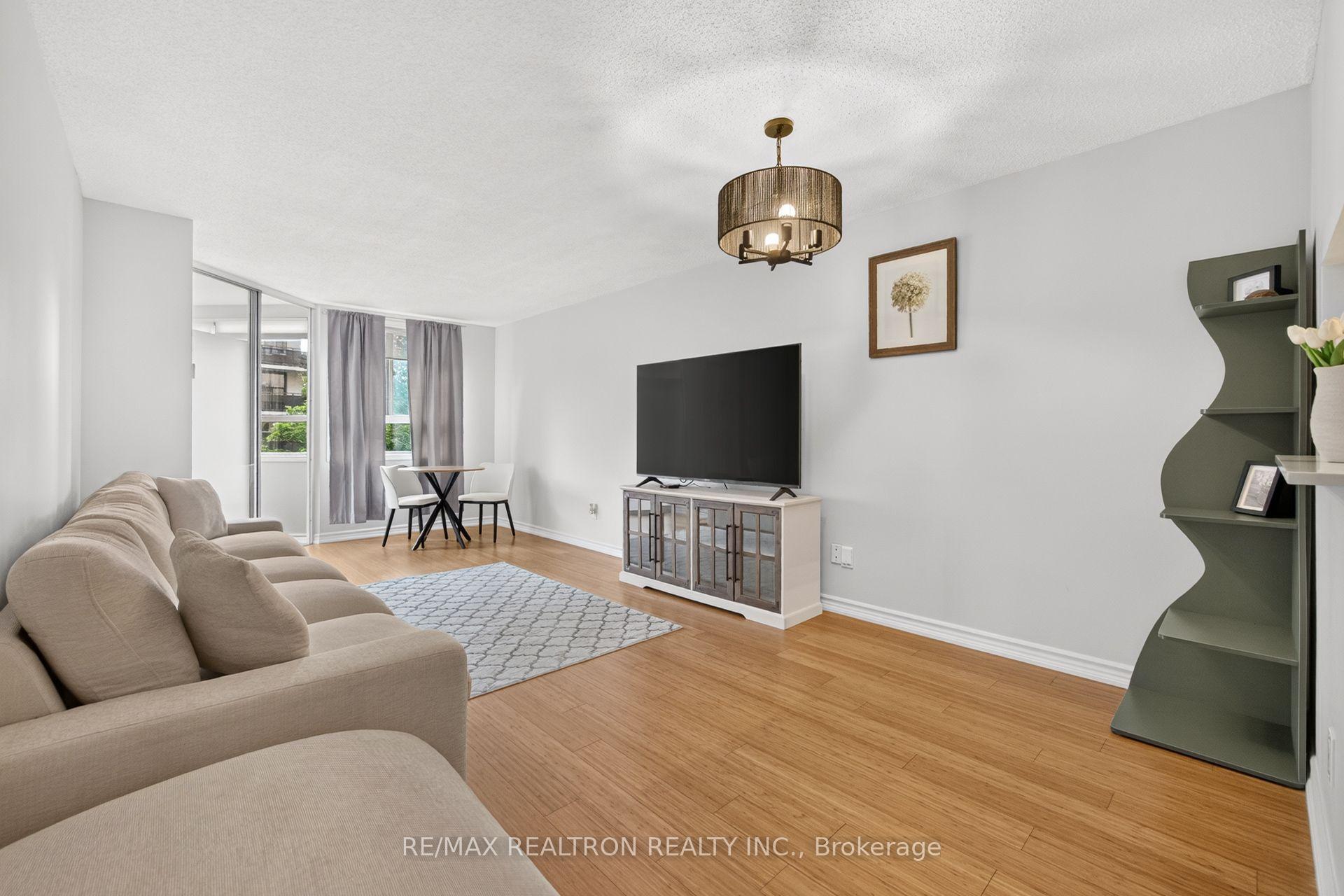 Photo 13 of Unit 604, 4 Park VISTA Crescent, Toronto, O'Connor-Parkview — HOMEH