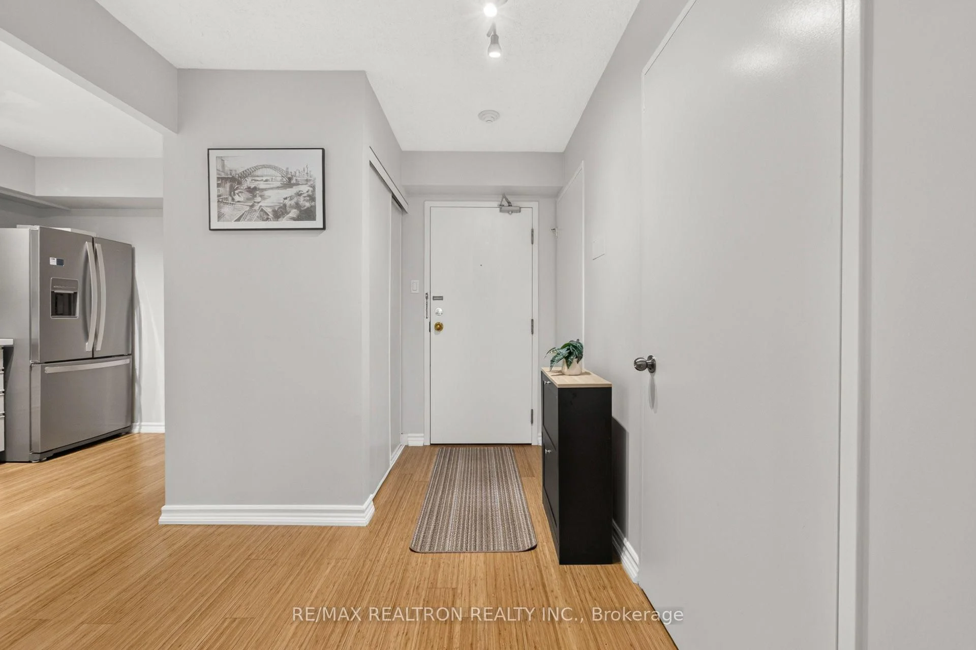 Photo 6 of Unit 604, 4 Park VISTA Crescent, Toronto, O'Connor-Parkview — HOMEH