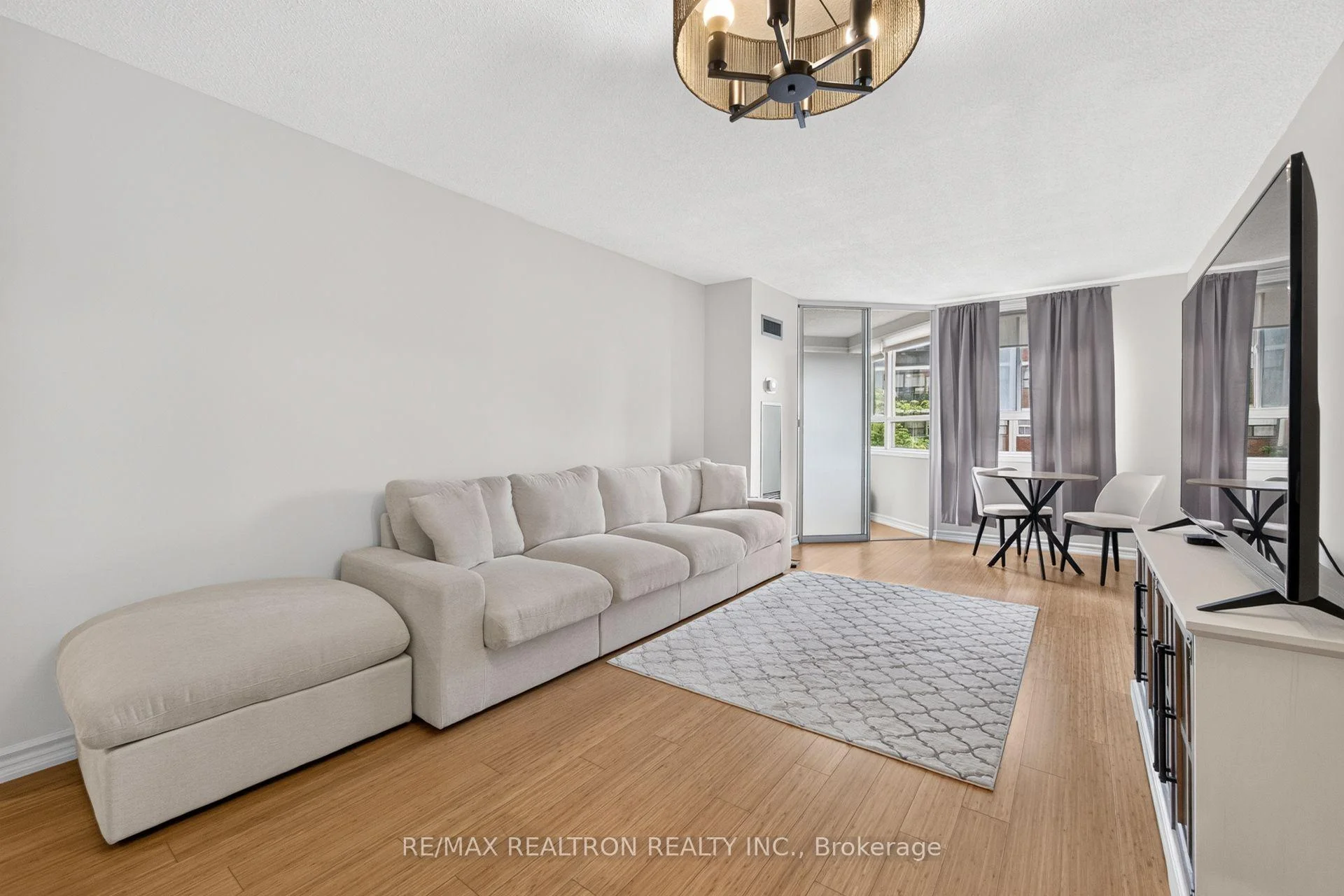 Photo 15 of Unit 604, 4 Park VISTA Crescent, Toronto, O'Connor-Parkview — HOMEH