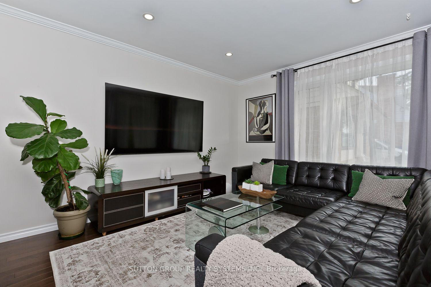 Photo 12 of 3 Hardisty Drive, Etobicoke, Rexdale-Kipling — HOMEH