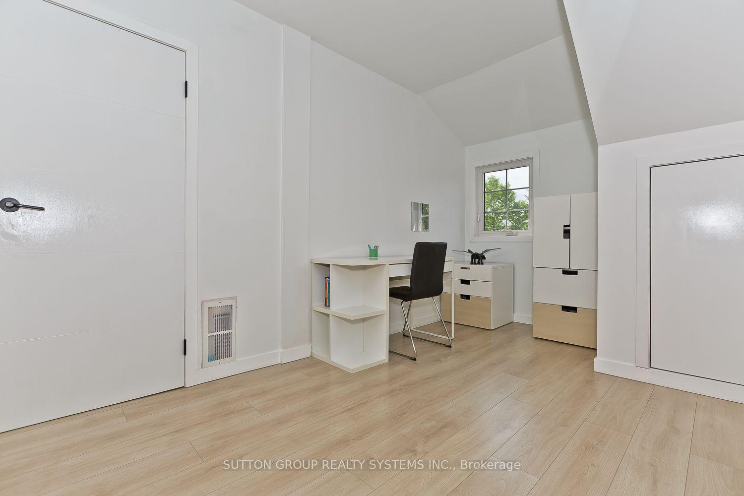 Photo 32 of 3 Hardisty Drive, Etobicoke, Rexdale-Kipling — HOMEH