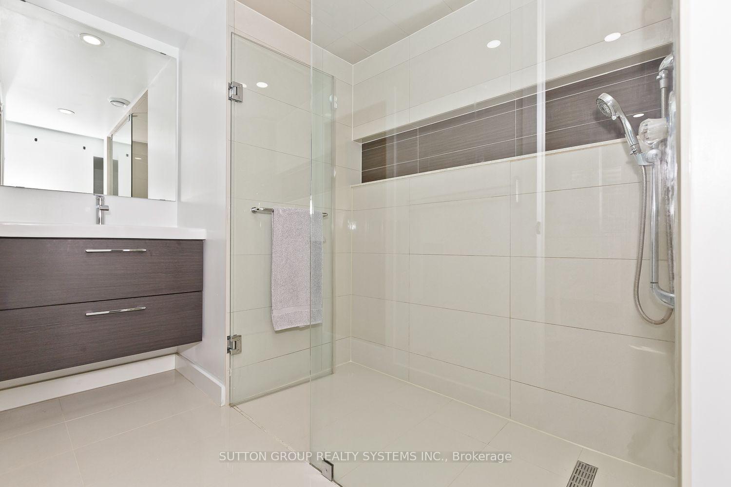 Photo 38 of 3 Hardisty Drive, Etobicoke, Rexdale-Kipling — HOMEH