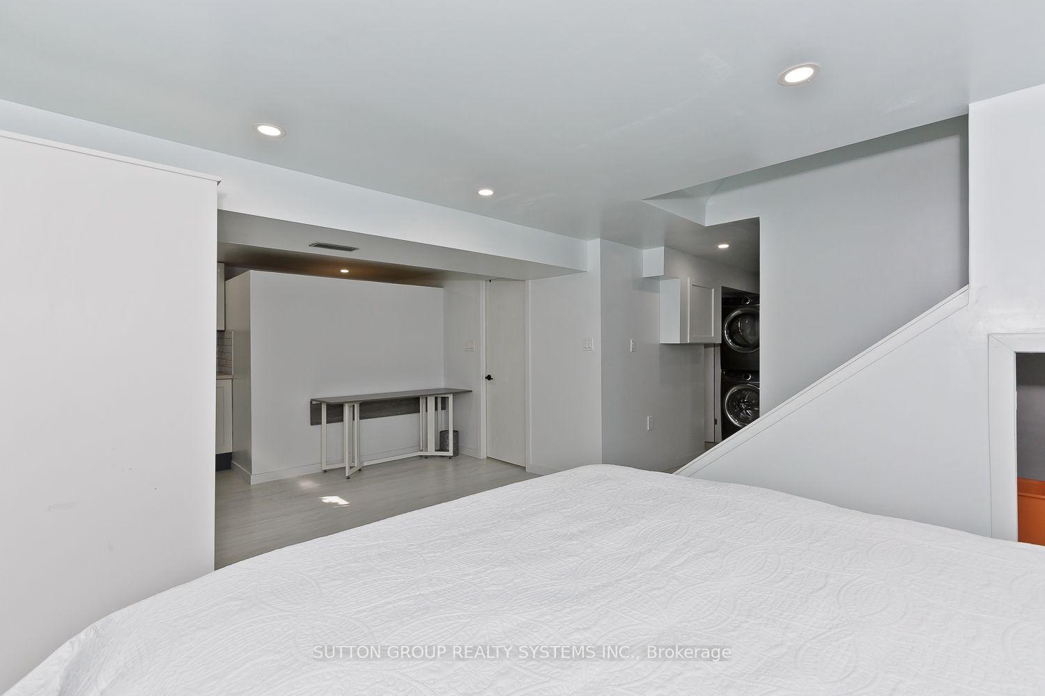 Photo 49 of 3 Hardisty Drive, Etobicoke, Rexdale-Kipling — HOMEH