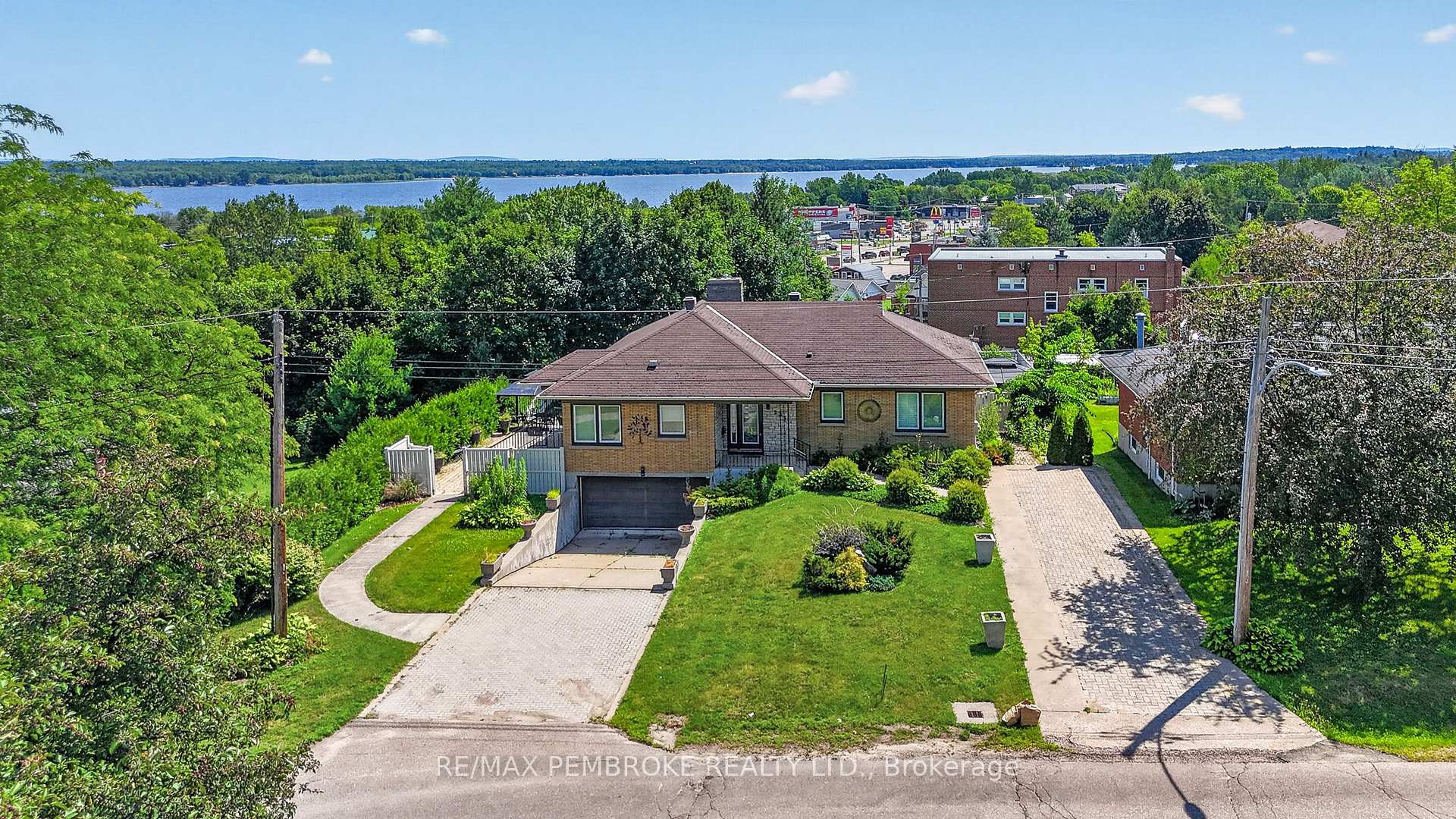 Photo 2 of 235 Broadview Drive, Pembroke, Pembroke — HOMEH