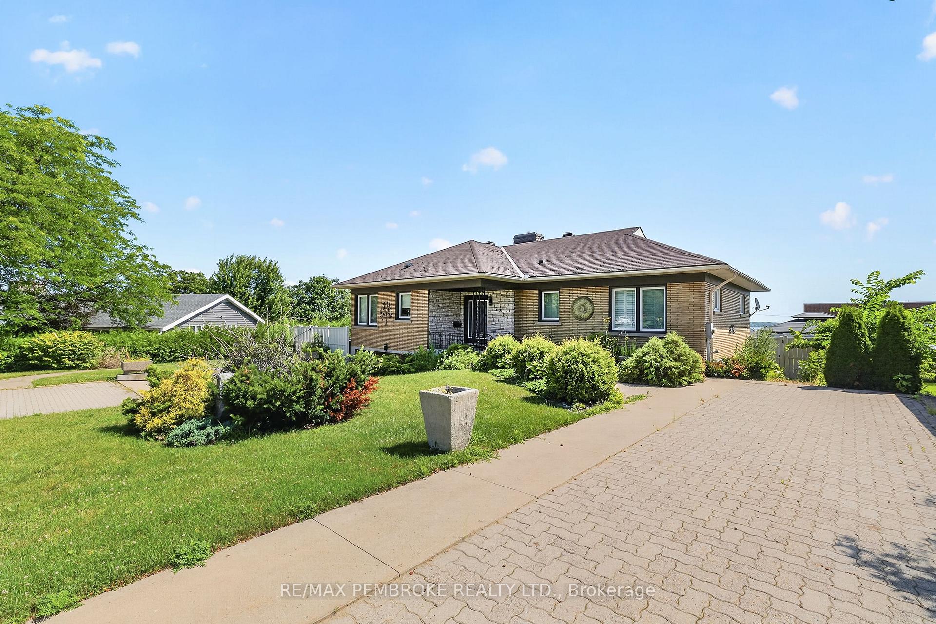 Photo 3 of 235 Broadview Drive, Pembroke, Pembroke — HOMEH