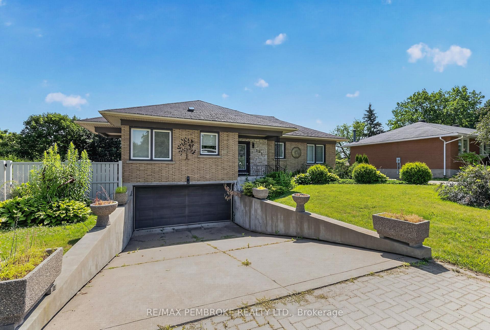 Photo 5 of 235 Broadview Drive, Pembroke, Pembroke — HOMEH