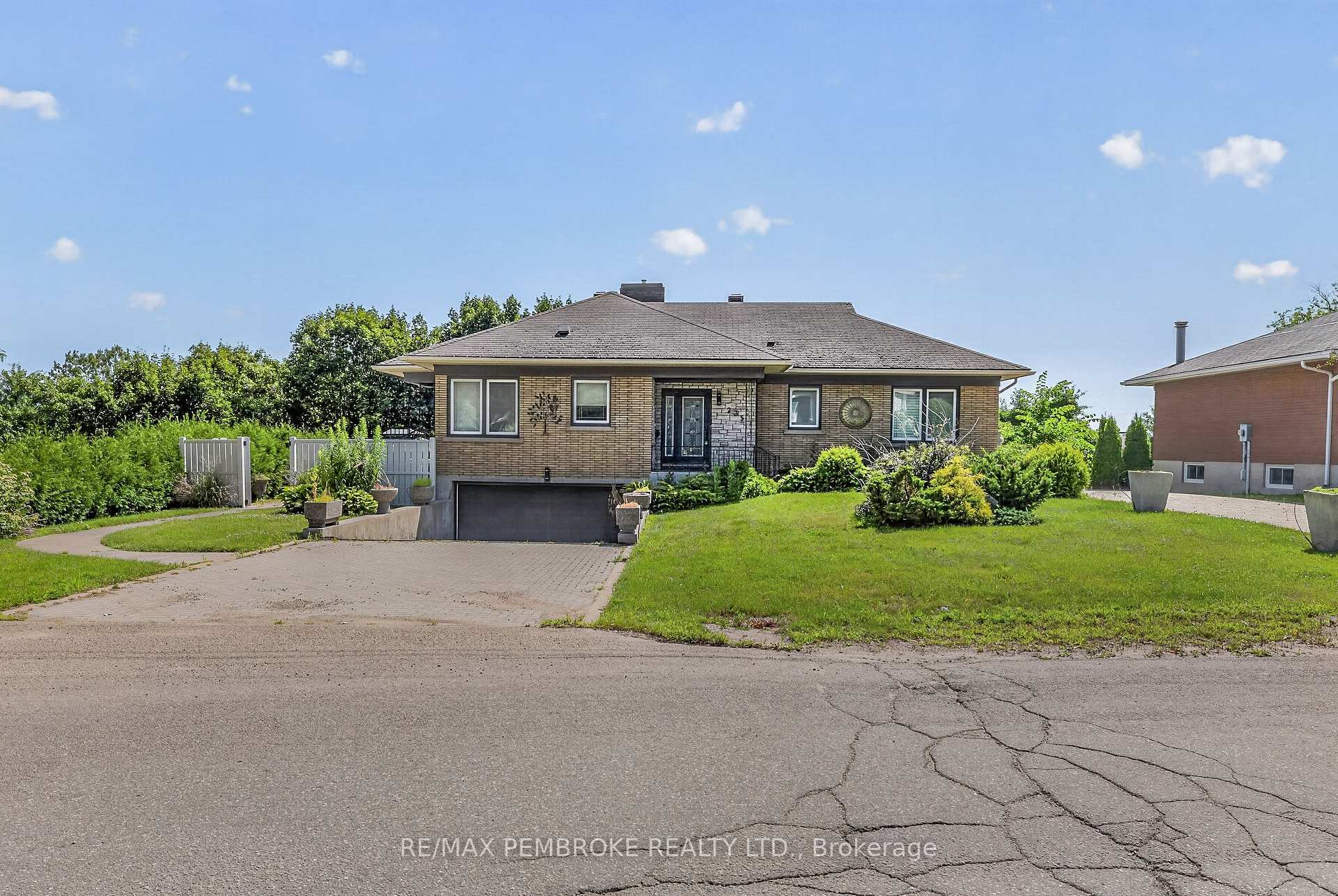 Photo 6 of 235 Broadview Drive, Pembroke, Pembroke — HOMEH