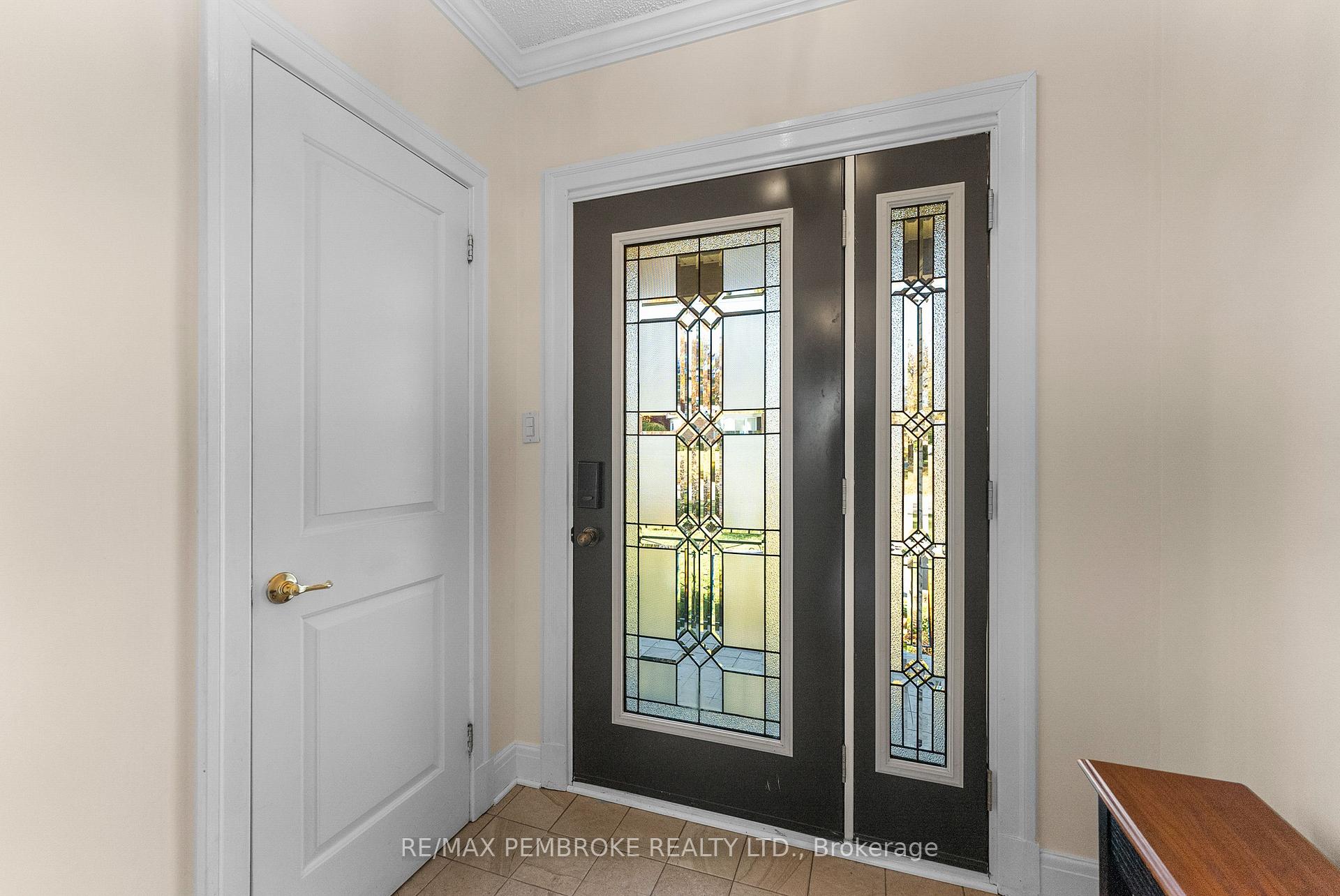 Photo 8 of 235 Broadview Drive, Pembroke, Pembroke — HOMEH