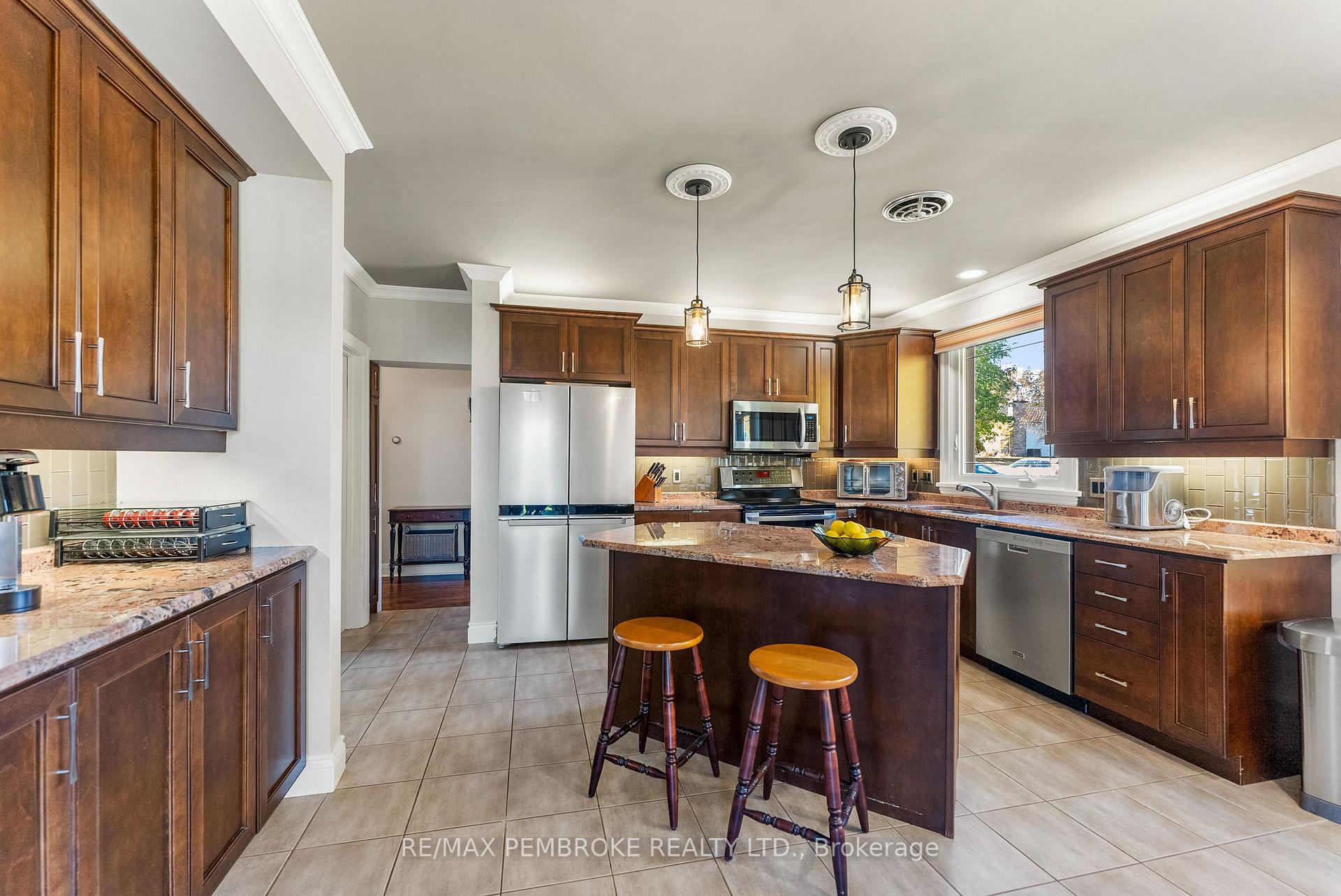 Photo 10 of 235 Broadview Drive, Pembroke, Pembroke — HOMEH