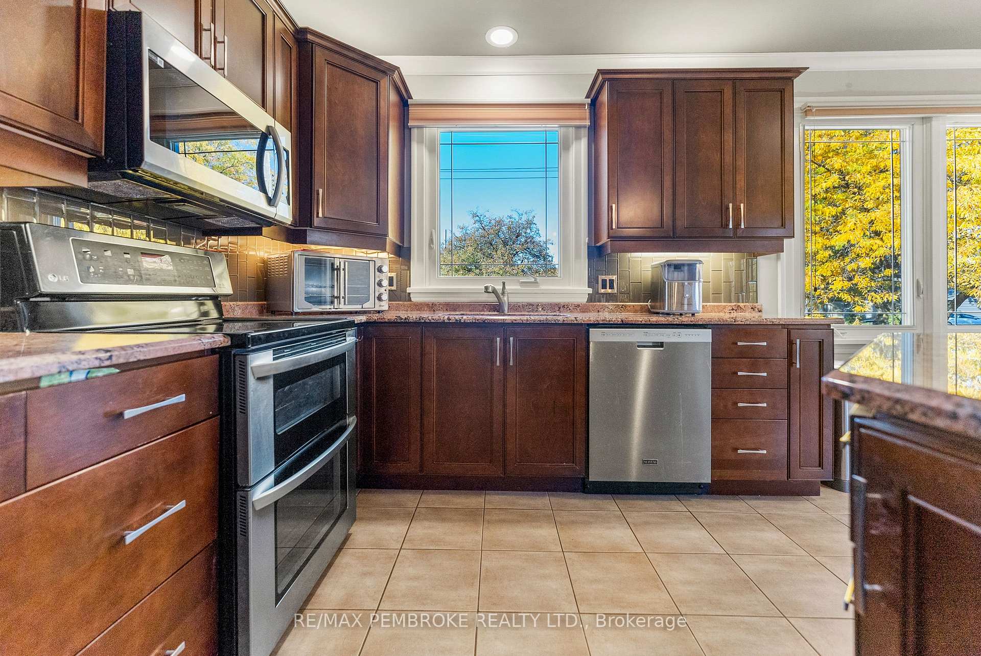 Photo 11 of 235 Broadview Drive, Pembroke, Pembroke — HOMEH
