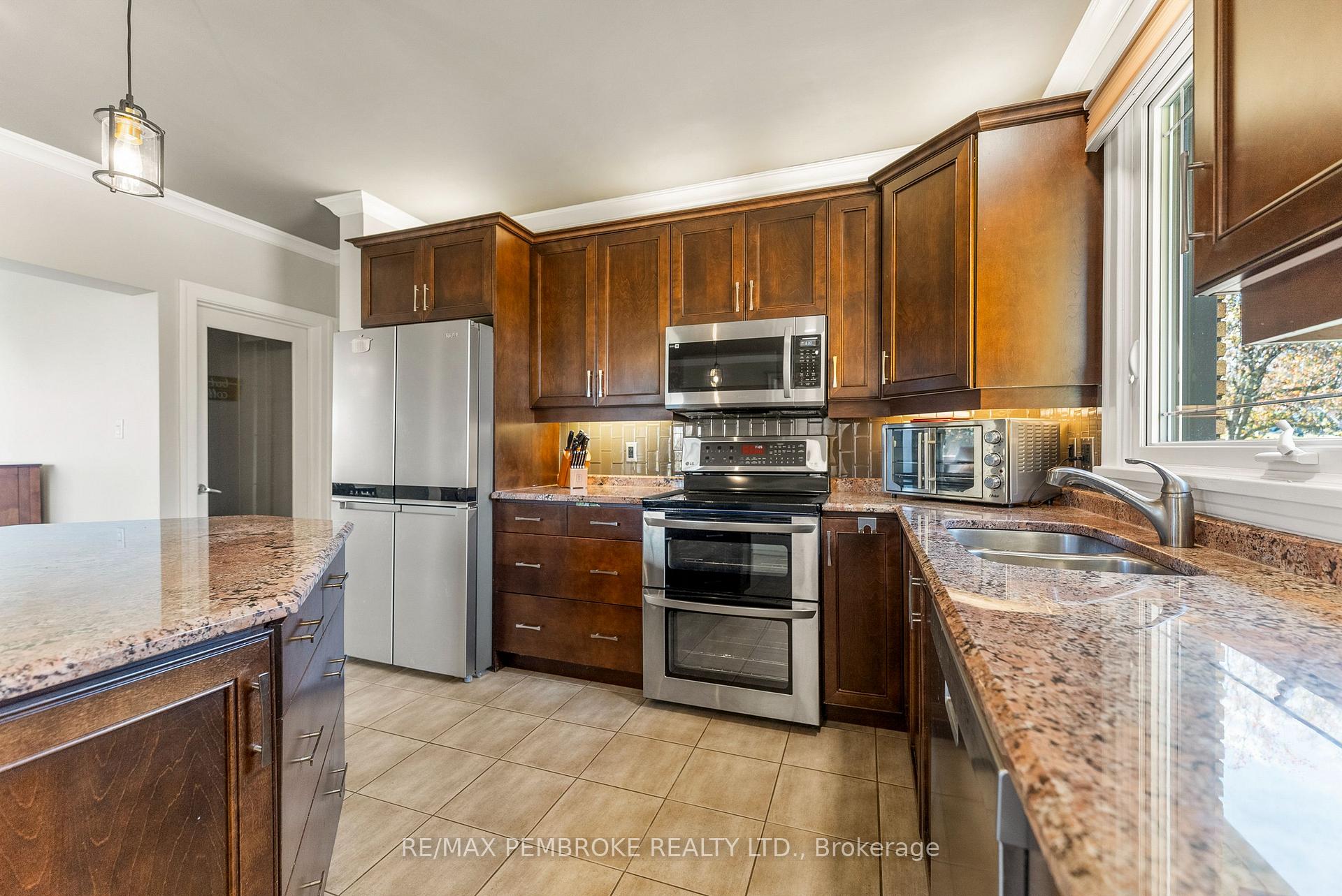 Photo 12 of 235 Broadview Drive, Pembroke, Pembroke — HOMEH