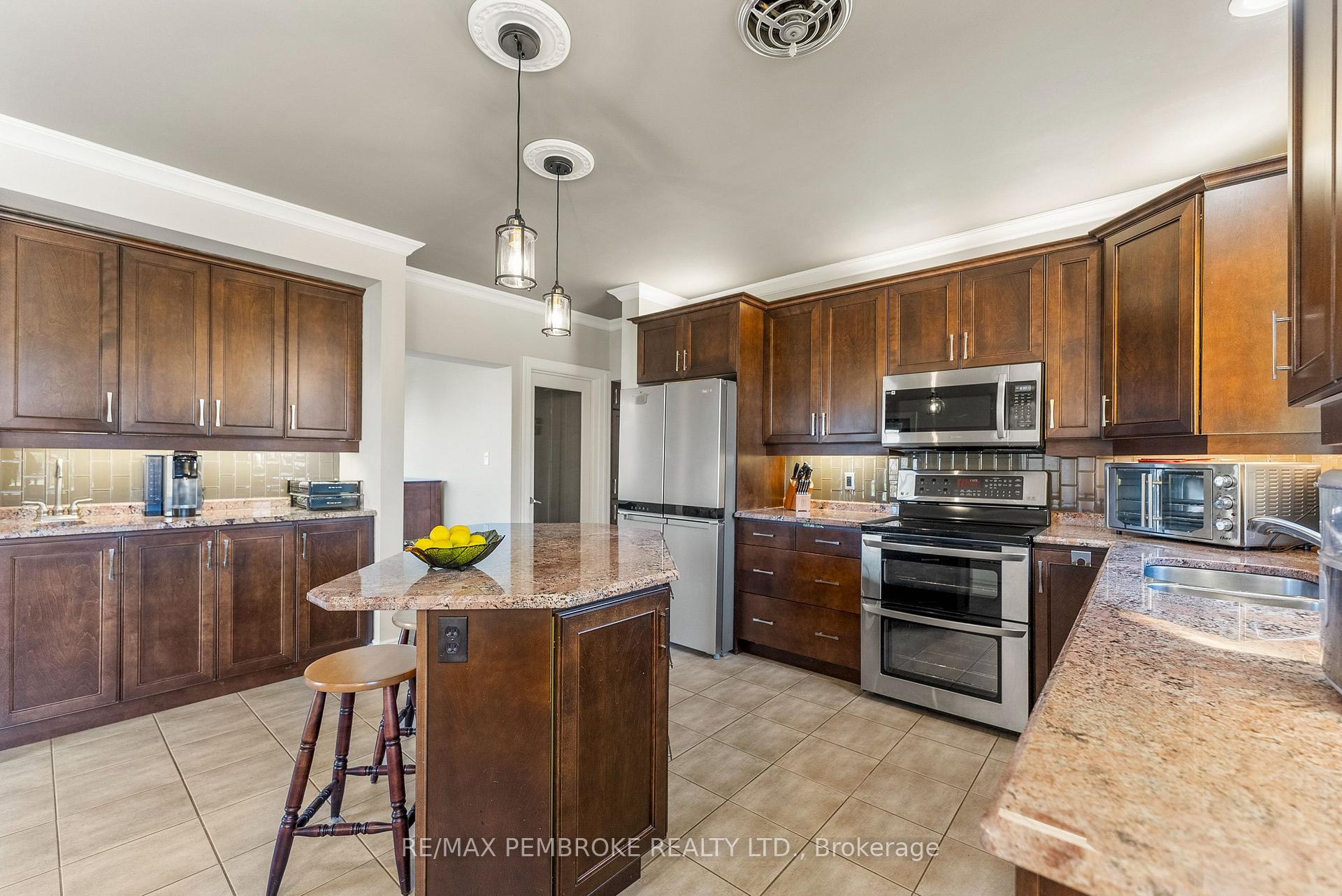 Photo 13 of 235 Broadview Drive, Pembroke, Pembroke — HOMEH